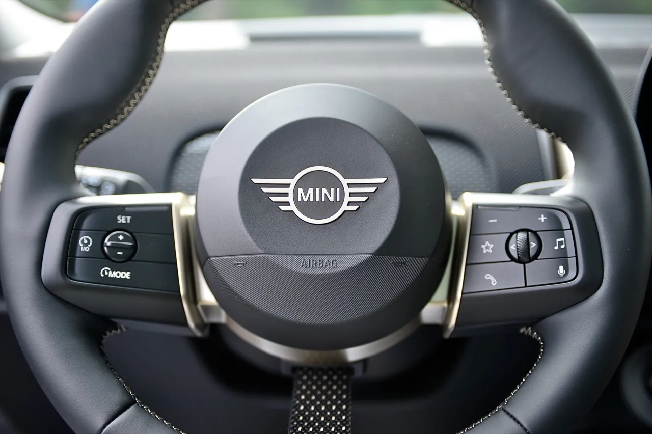 ใหญ่สะใจวิ่งไกล 430 กิโลเมตร MINI NEW COUNTRYMAN SE ALL4