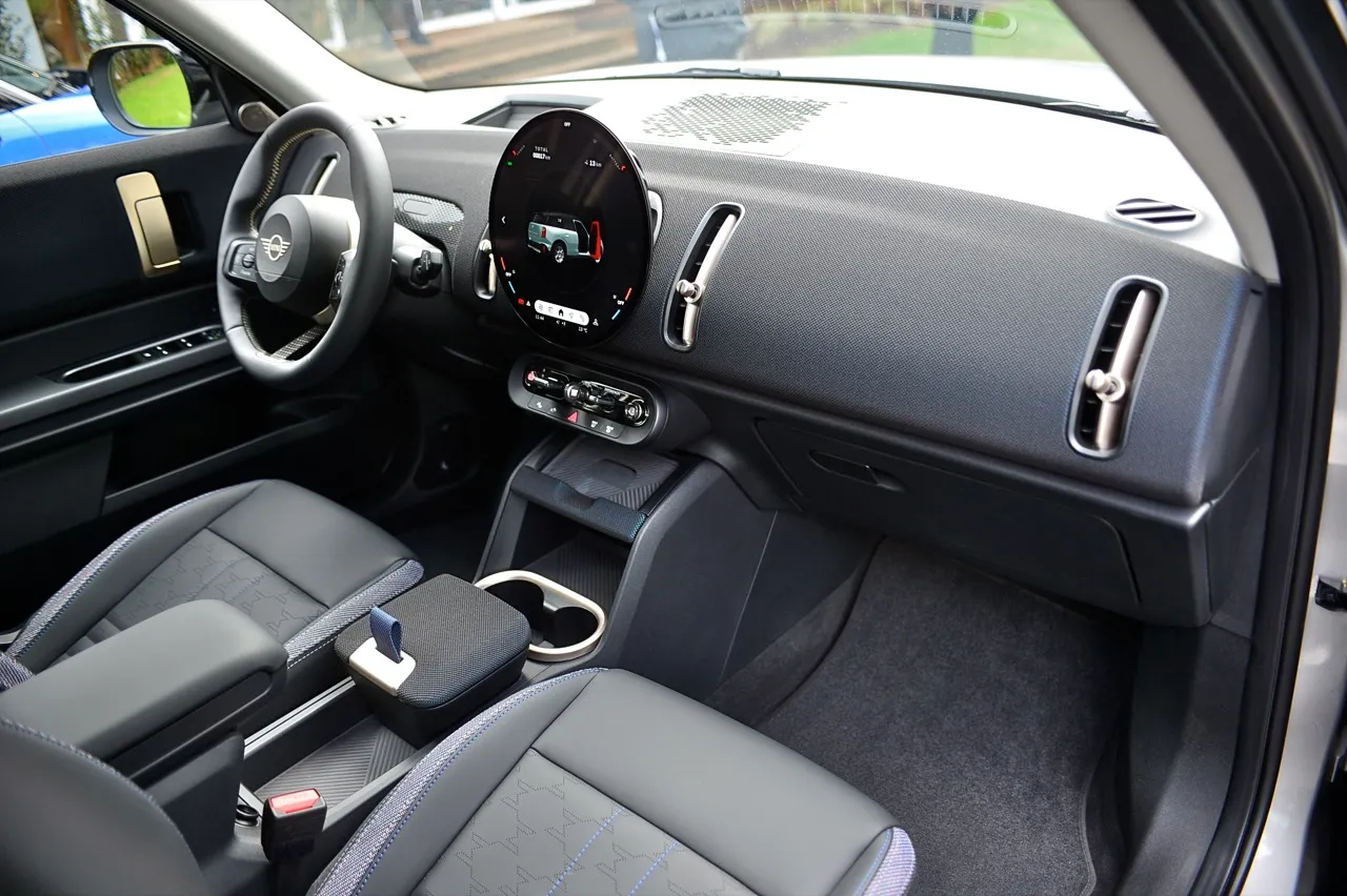 ใหญ่สะใจวิ่งไกล 430 กิโลเมตร MINI NEW COUNTRYMAN SE ALL4