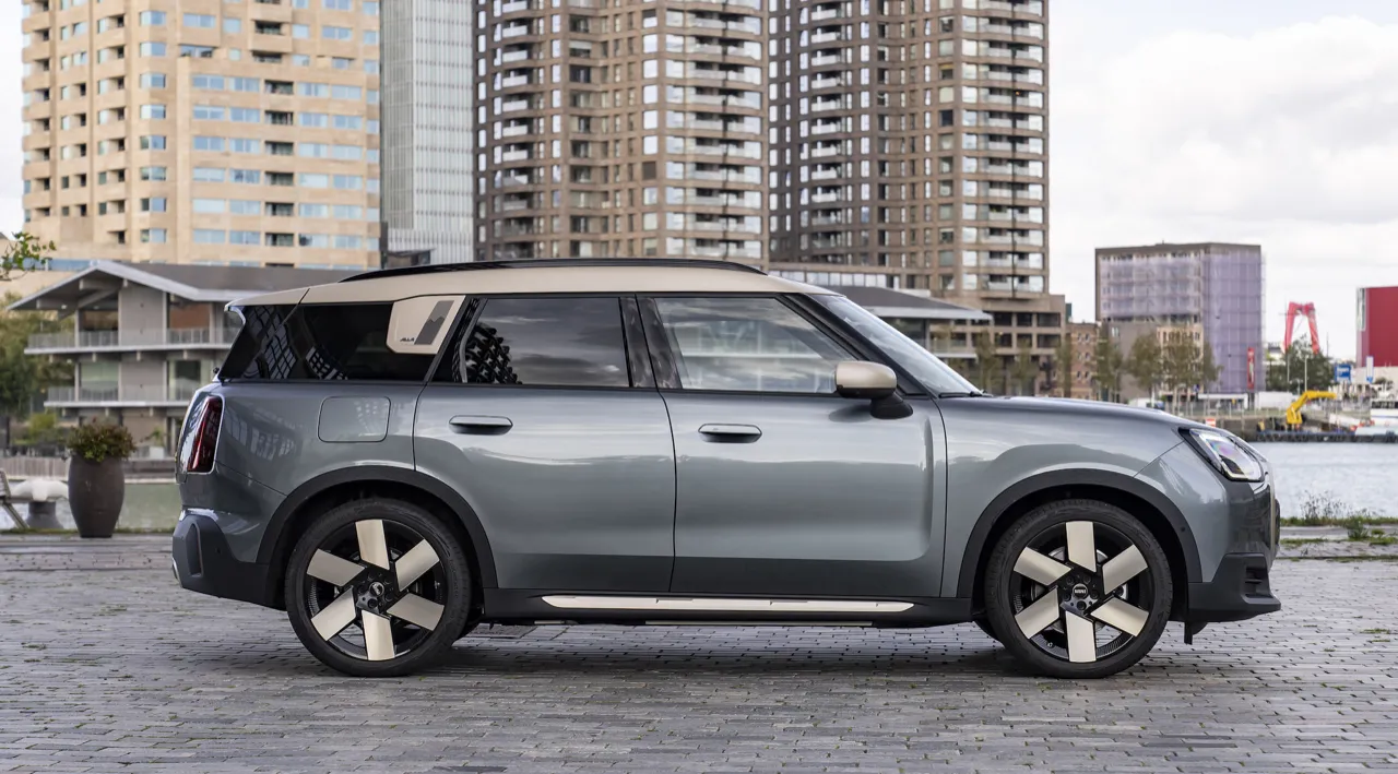 ใหญ่สะใจวิ่งไกล 430 กิโลเมตร MINI NEW COUNTRYMAN SE ALL4