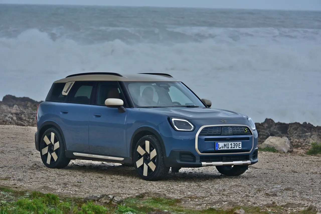 ใหญ่สะใจวิ่งไกล 430 กิโลเมตร MINI NEW COUNTRYMAN SE ALL4