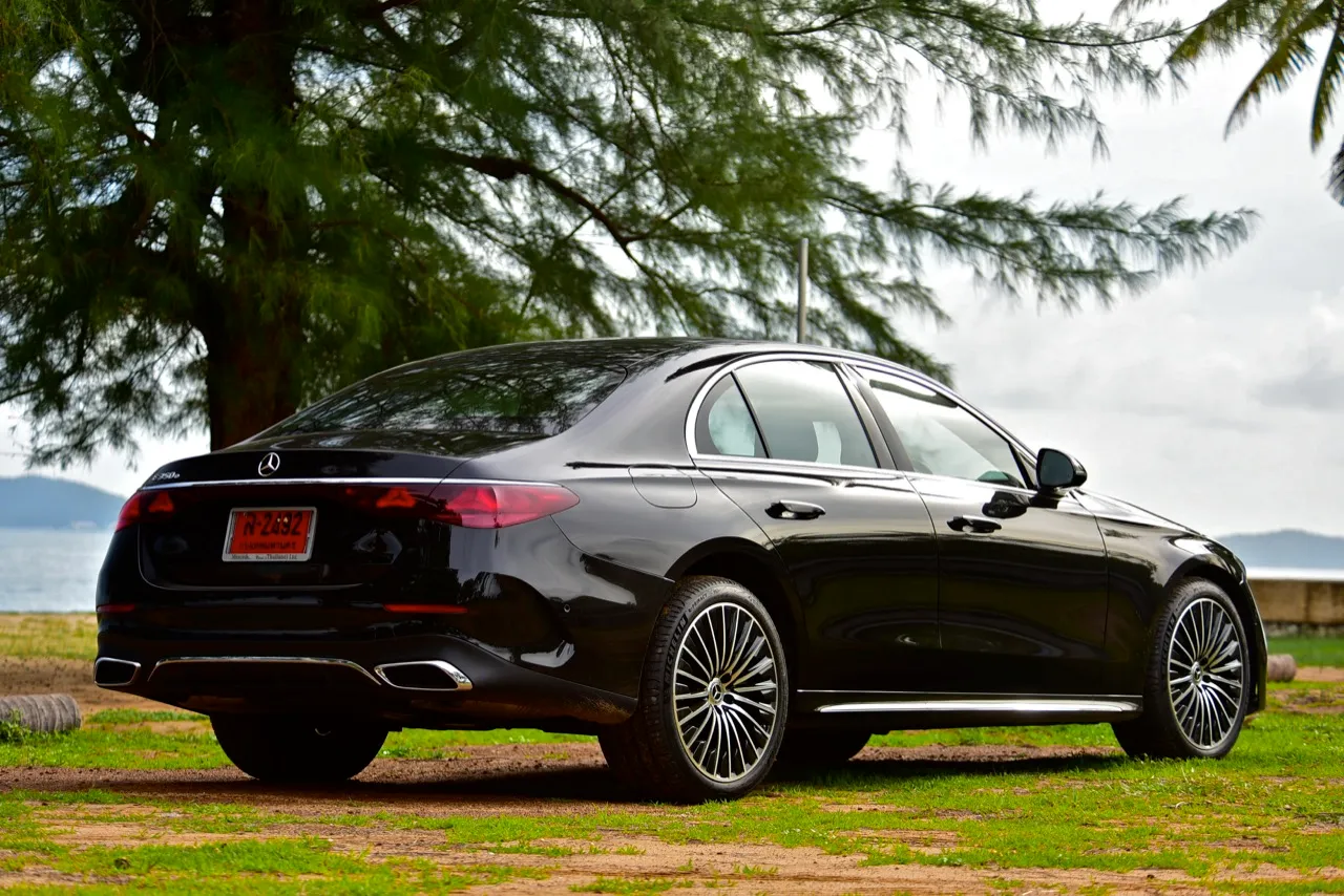 ประกอบไทย วิ่งไฟฟ้าไกลร้อยกิโลเมตร ทดสอบ NEW MERCEDES-BENZ E350e AMG DYNAMIC 