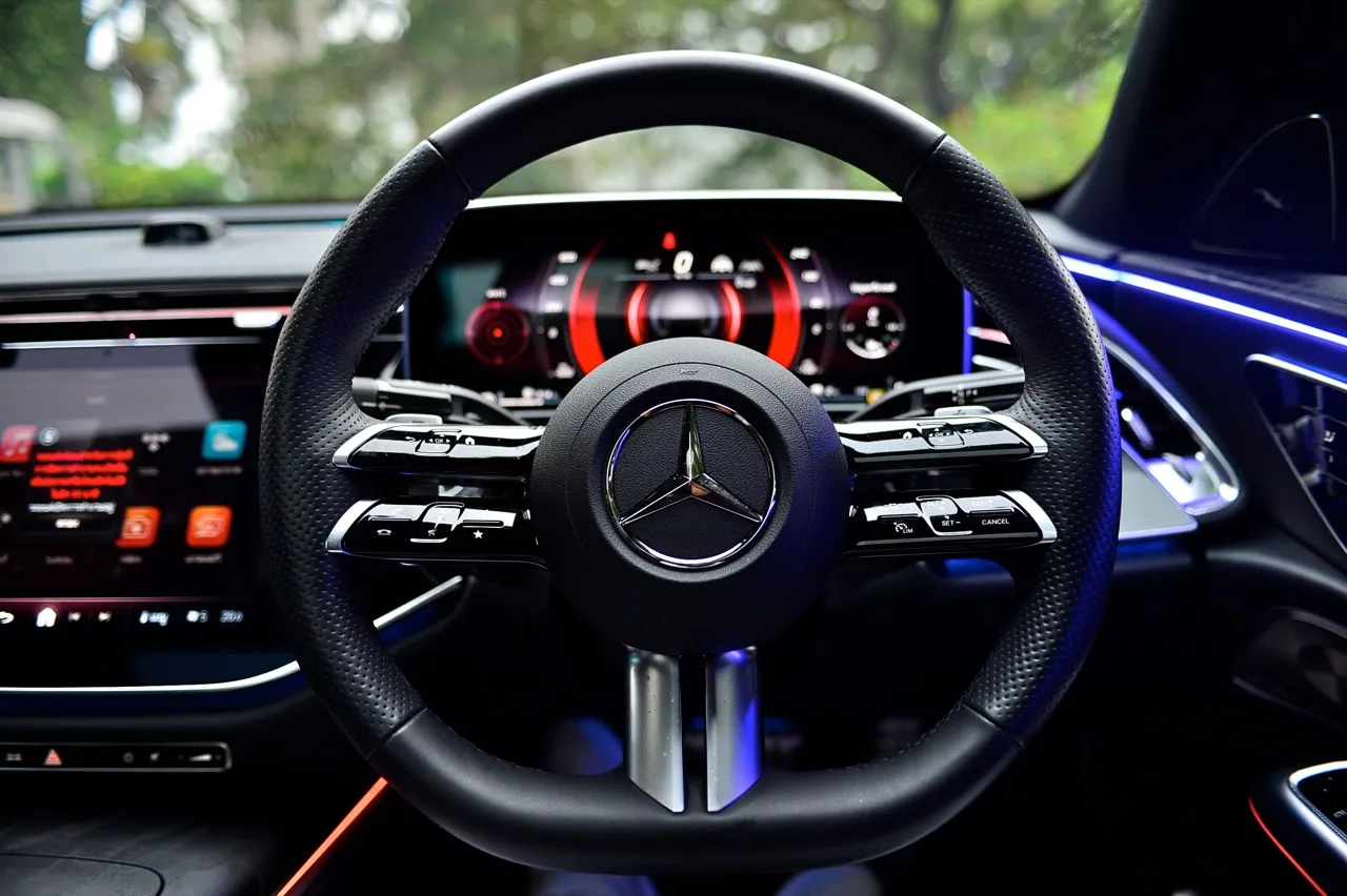 ประกอบไทย วิ่งไฟฟ้าไกลร้อยกิโลเมตร ทดสอบ NEW MERCEDES-BENZ E350e AMG DYNAMIC 