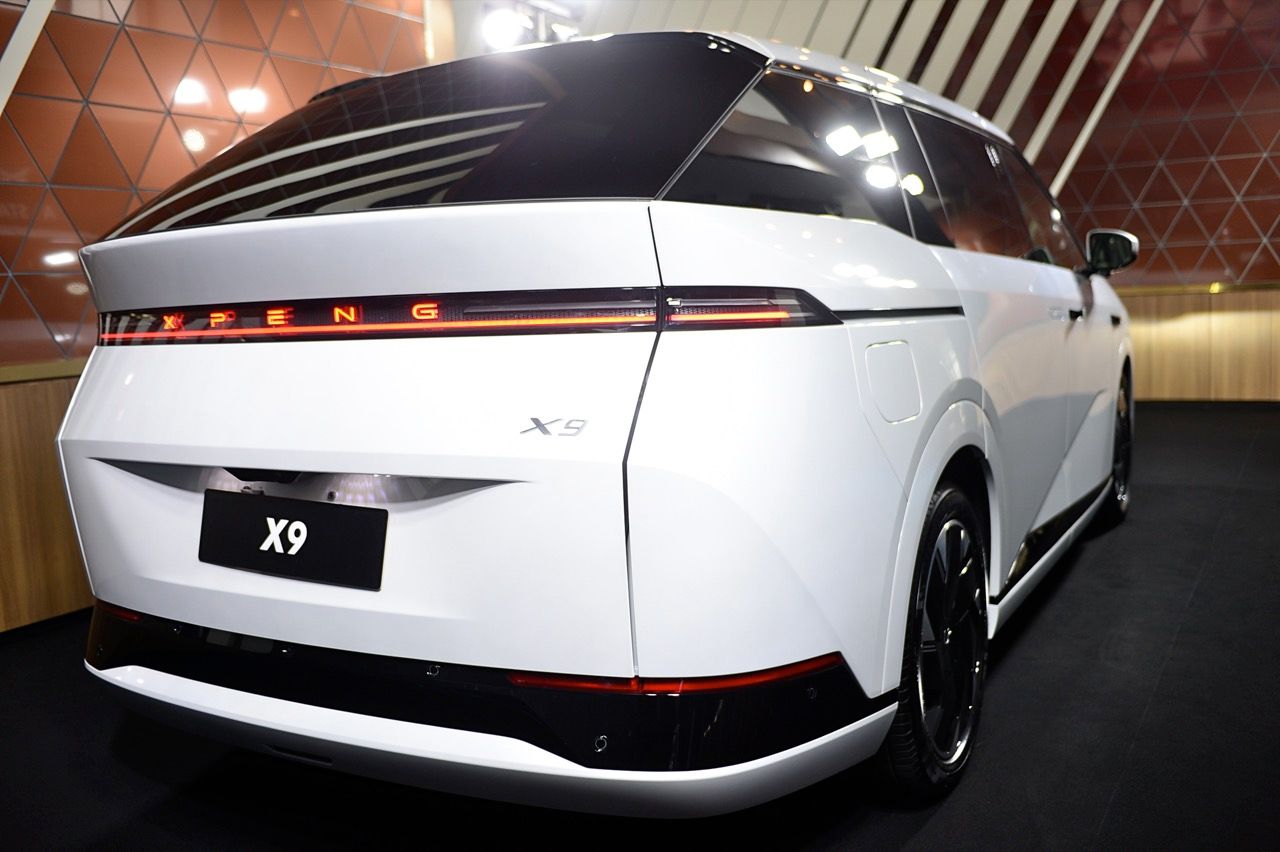 XPENG X9 XPENG X9