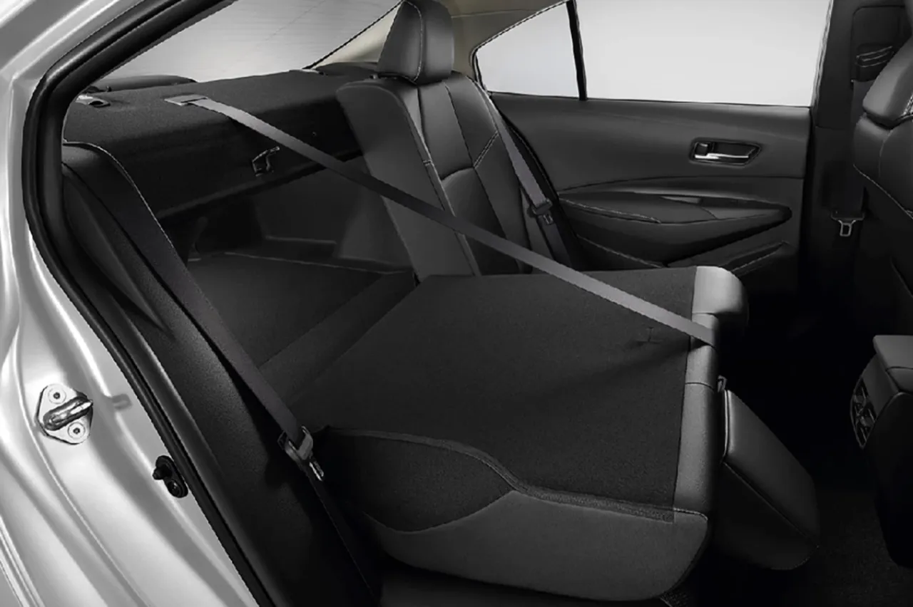 ปรับโฉมเพิ่มความสด มาแล้ว TOYOTA COROLLA ALTIS HEV GR SPORT 2024