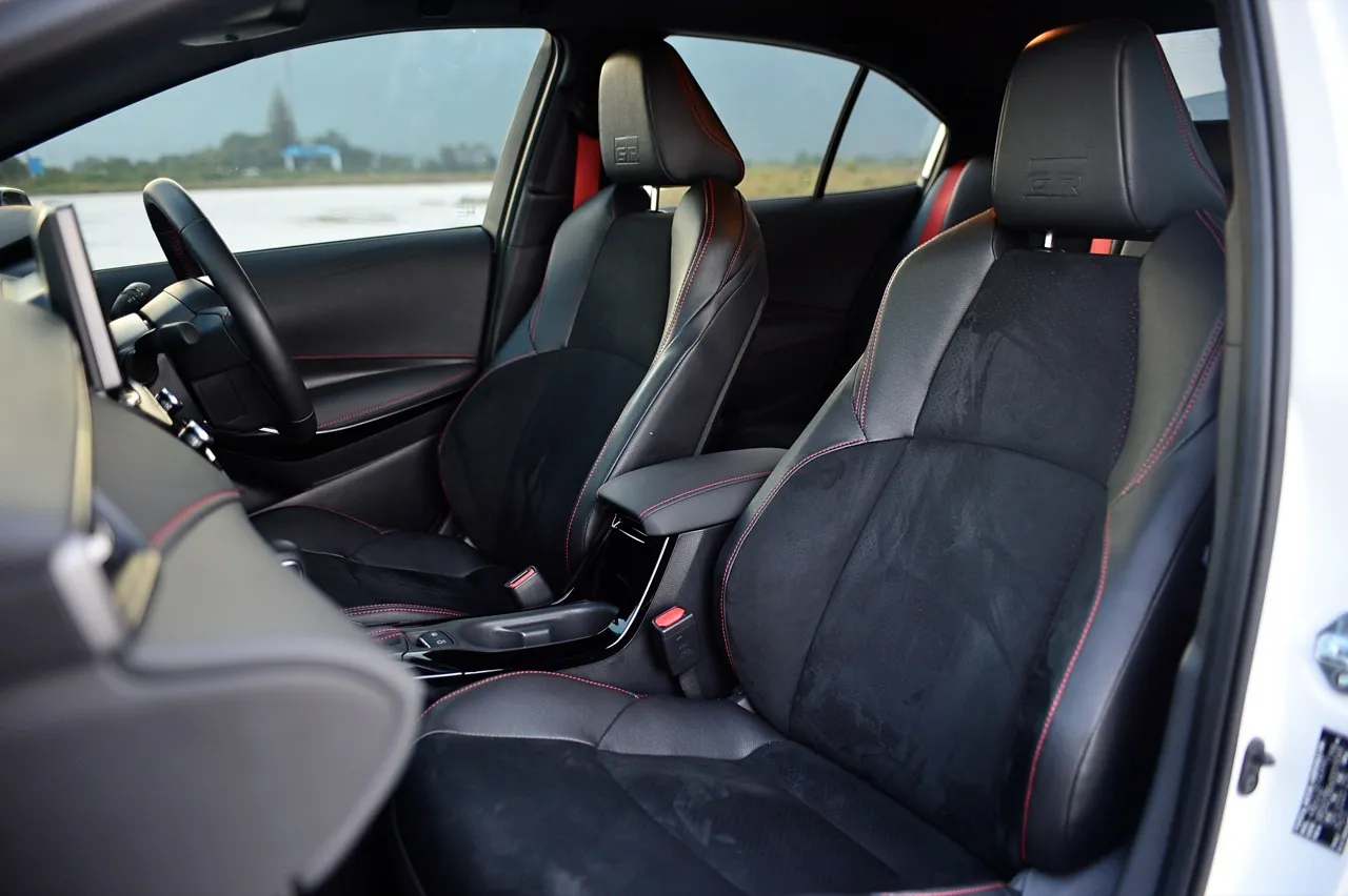 ขับดีเกินราคา! ทดสอบ TOYOTA COROLLA ALTIS HEV GR SPORT รุ่นปรับโฉม 