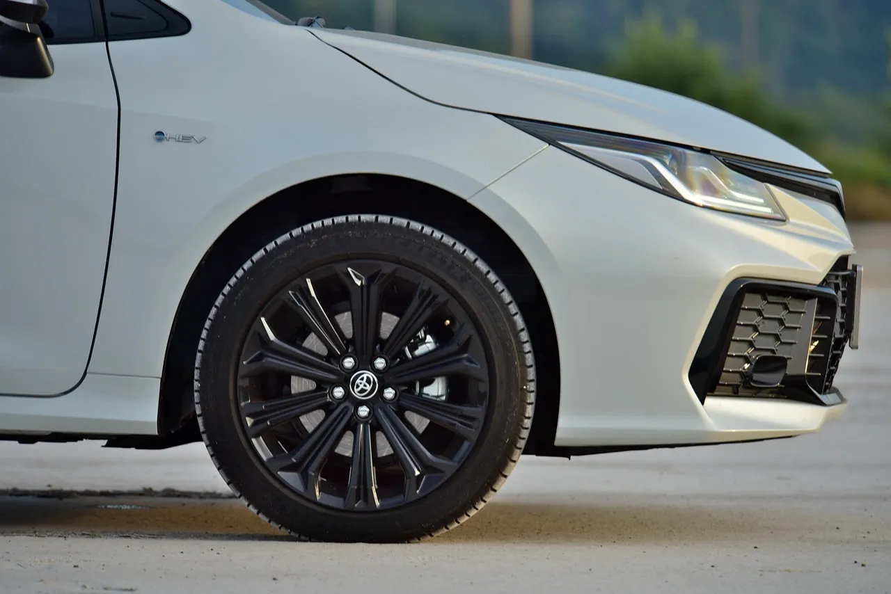 ขับดีเกินราคา! ทดสอบ TOYOTA COROLLA ALTIS HEV GR SPORT รุ่นปรับโฉม 