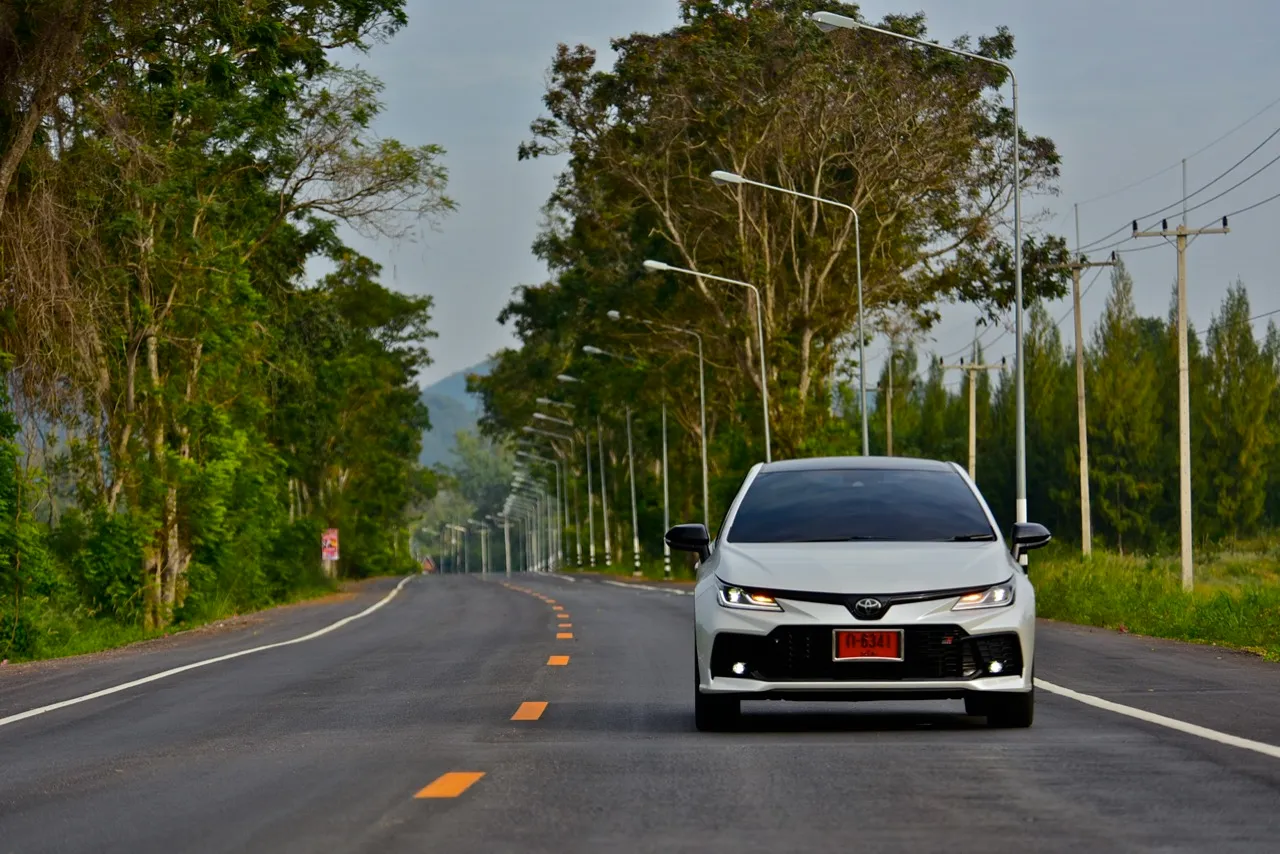 ขับดีเกินราคา! ทดสอบ TOYOTA COROLLA ALTIS HEV GR SPORT รุ่นปรับโฉม 