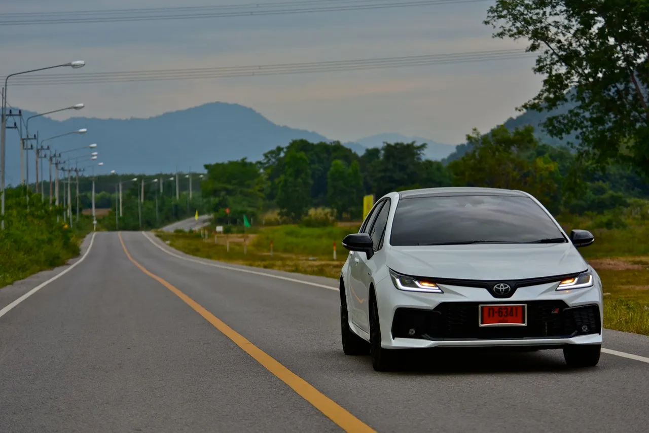 ขับดีเกินราคา! ทดสอบ TOYOTA COROLLA ALTIS HEV GR SPORT รุ่นปรับโฉม 