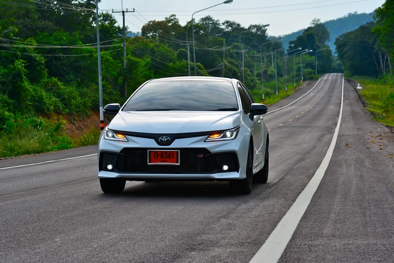 ขับดีเกินราคา! ทดสอบ TOYOTA COROLLA ALTIS HEV GR SPORT รุ่นปรับโฉม 