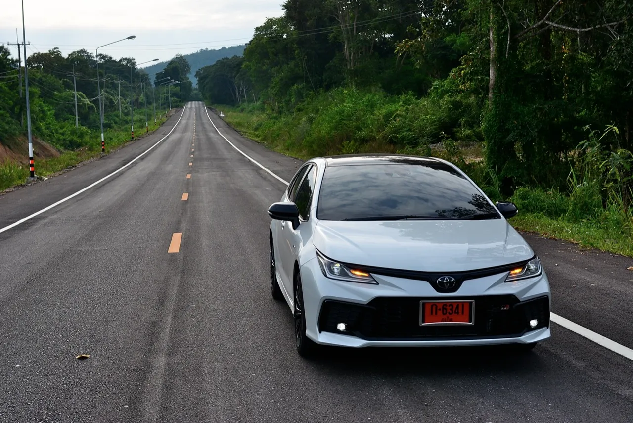 ขับดีเกินราคา! ทดสอบ TOYOTA COROLLA ALTIS HEV GR SPORT รุ่นปรับโฉม 