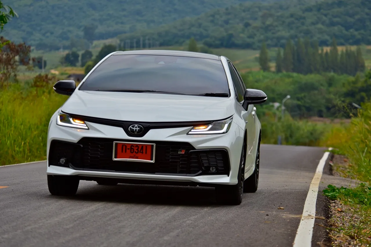 ขับดีเกินราคา! ทดสอบ TOYOTA COROLLA ALTIS HEV GR SPORT รุ่นปรับโฉม 