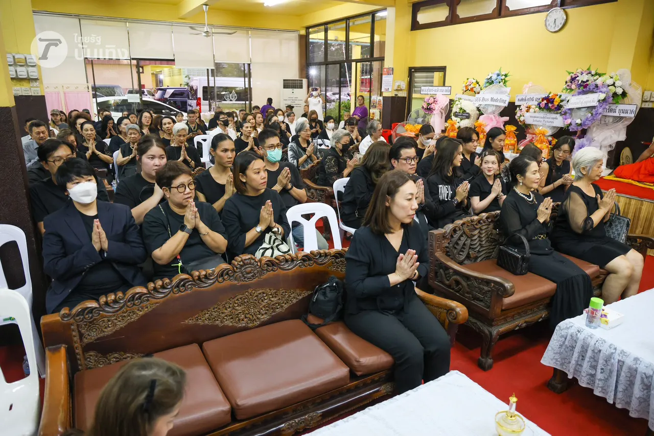 ประมวลภาพบรรยากาศงานศพแม่สีดา พัวพิมล คืนที่ 2 สุดเศร้า อิงฟ้า-เจฟ มาร่วมอาลัย