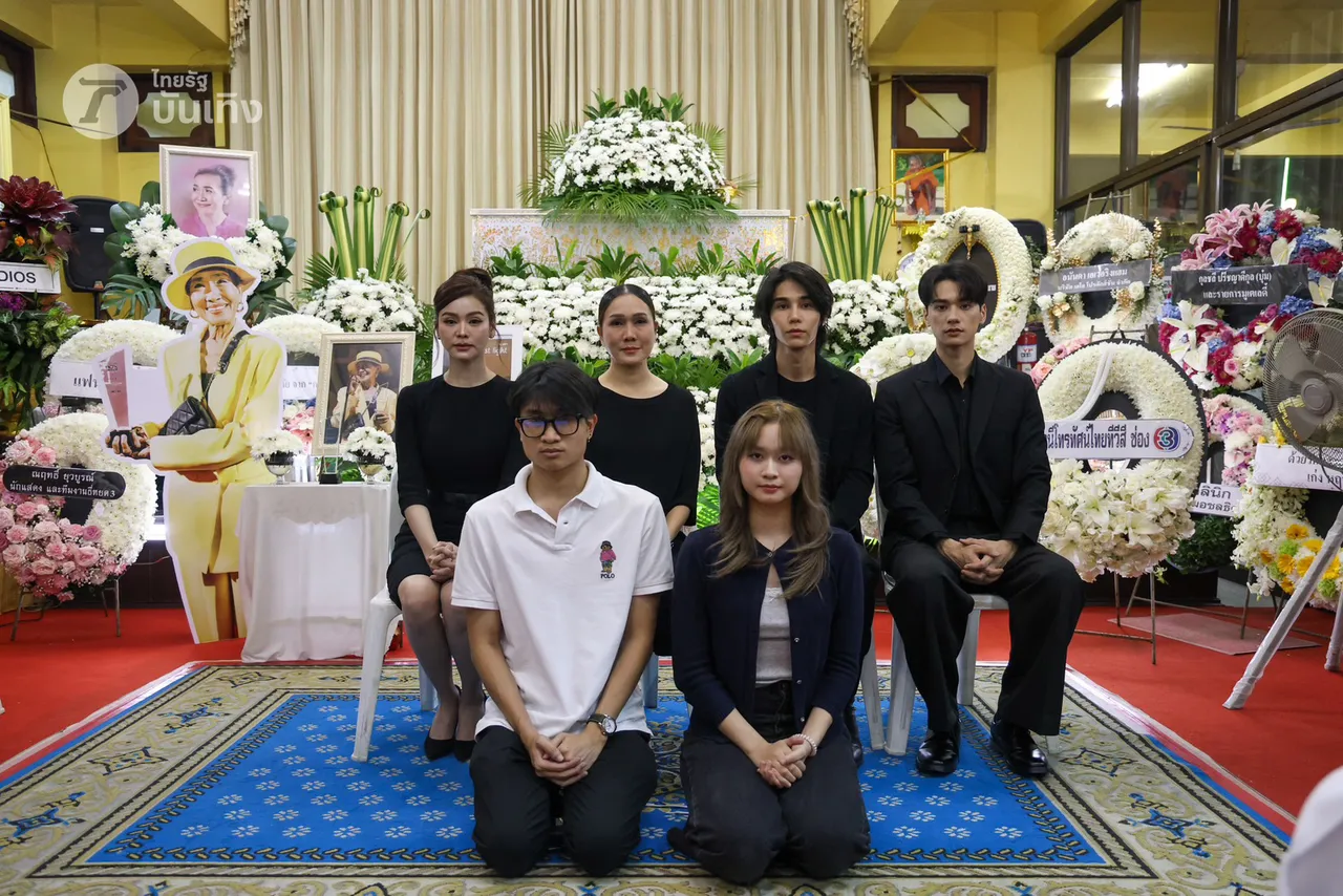 ประมวลภาพบรรยากาศงานศพแม่สีดา พัวพิมล คืนที่ 2 สุดเศร้า อิงฟ้า-เจฟ มาร่วมอาลัย