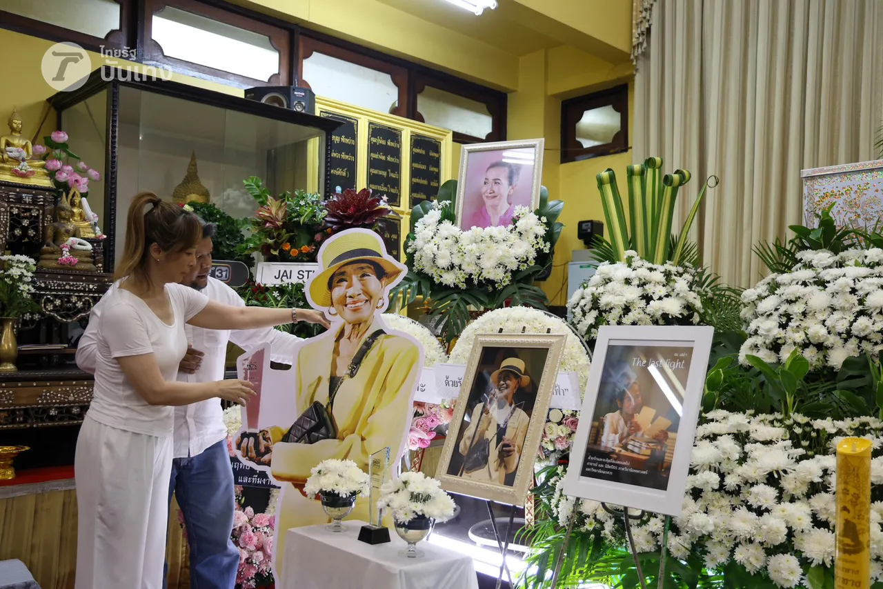 ประมวลภาพบรรยากาศงานศพแม่สีดา พัวพิมล คืนที่ 2 สุดเศร้า อิงฟ้า-เจฟ มาร่วมอาลัย