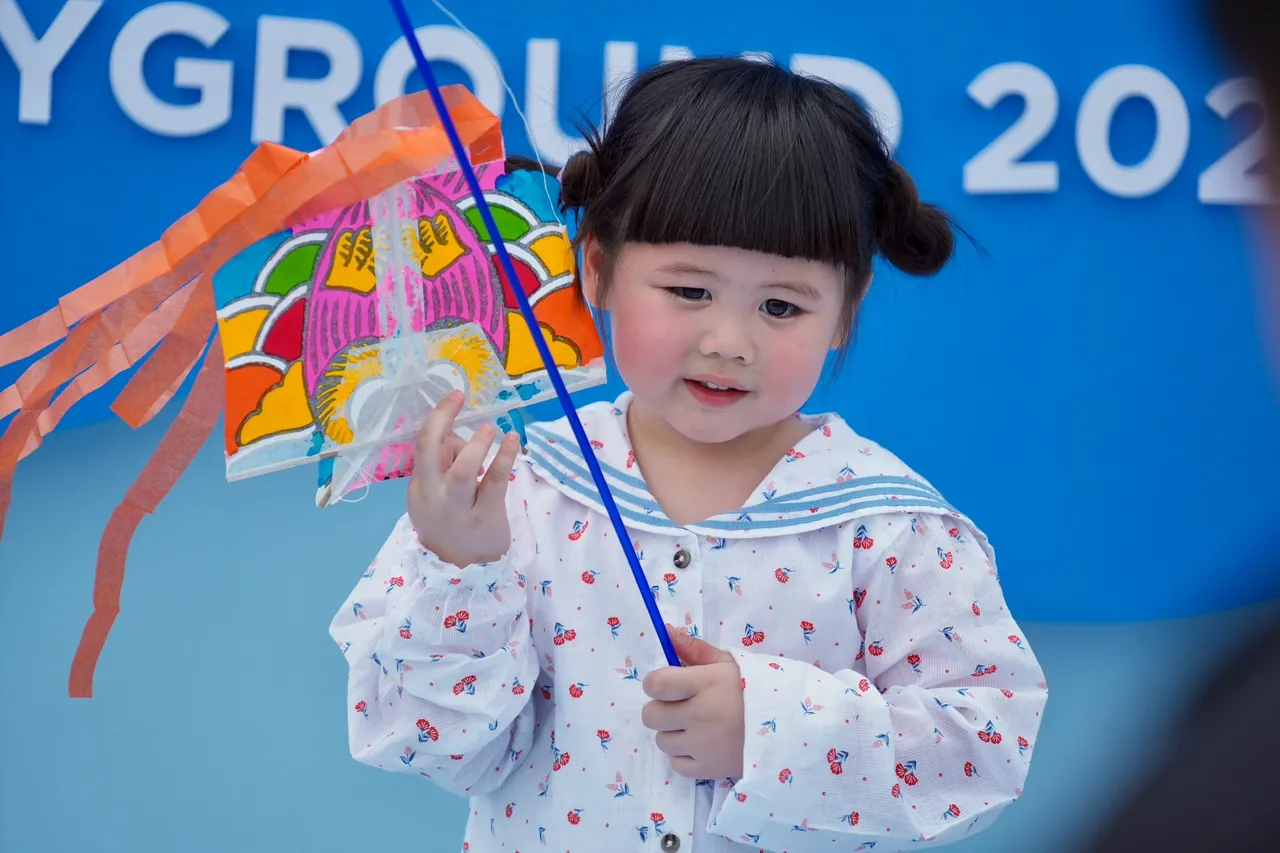 เจ๊เกล แอบิเกล ร่วมสนุก เปิดประสบการณ์เล่นว่าวริมแม่น้ำเจ้าพระยา