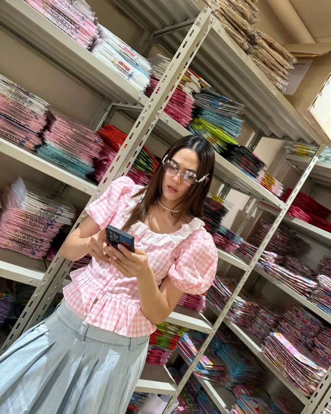 ชมพู่ อารยา พาทัวร์ออฟฟิศใหม่ รับบทแม่ค้าเต็มตัว เปิดธุรกิจขายเสื้อผ้า