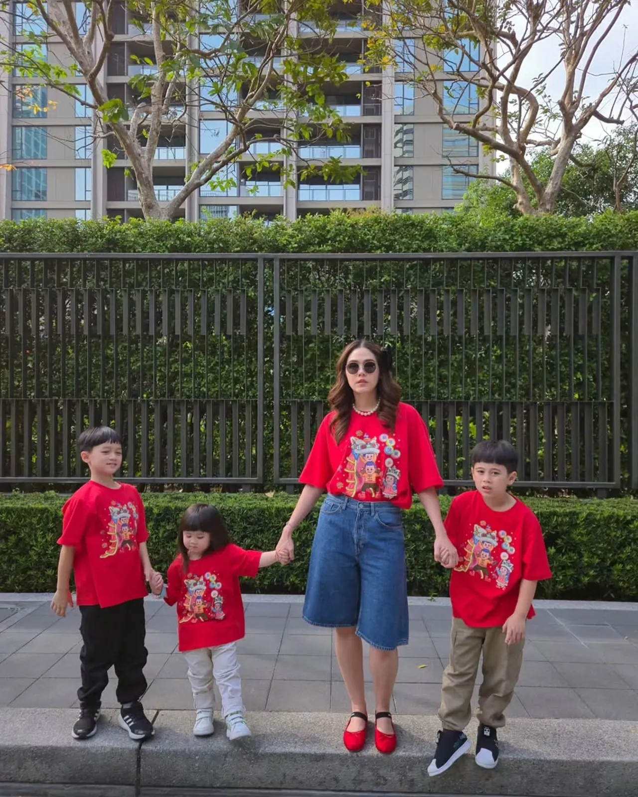 ชมพู่ อารยา พาทัวร์ออฟฟิศใหม่ รับบทแม่ค้าเต็มตัว เปิดธุรกิจขายเสื้อผ้า