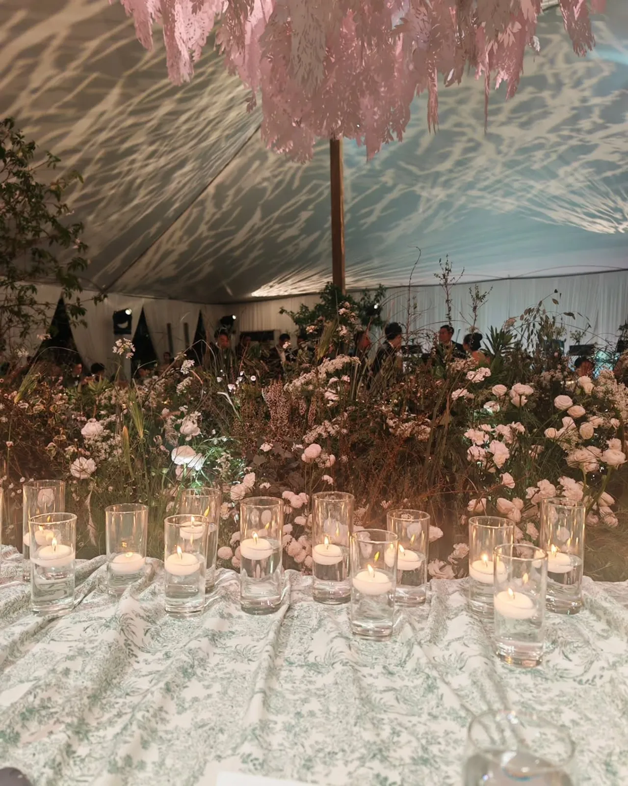 เปิดภาพ แต้ว - ไฮโซณัย จัดฉลองแต่งงานท่ามกลางไร่องุ่นในบรรยากาศโรแมนติก