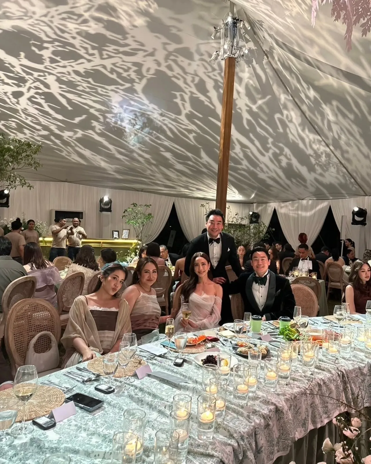 เปิดภาพ แต้ว - ไฮโซณัย จัดฉลองแต่งงานท่ามกลางไร่องุ่นในบรรยากาศโรแมนติก