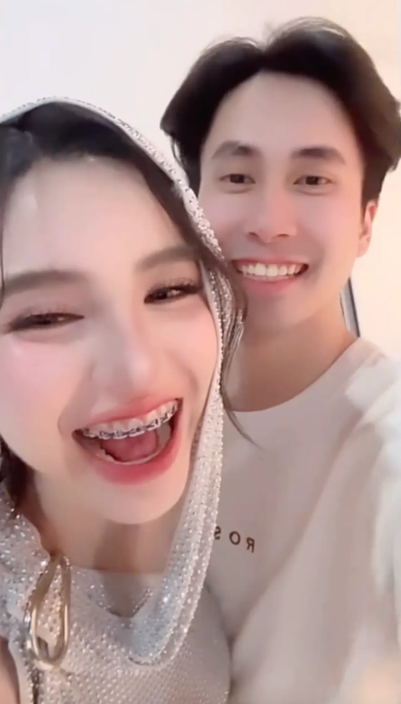 ขนม-หมอบุ๊ค คลั่งรัก โชว์หวานหนักมาก เจอมนุษย์ป้าแซะแรง ชาวเน็ตถล่มกลับ