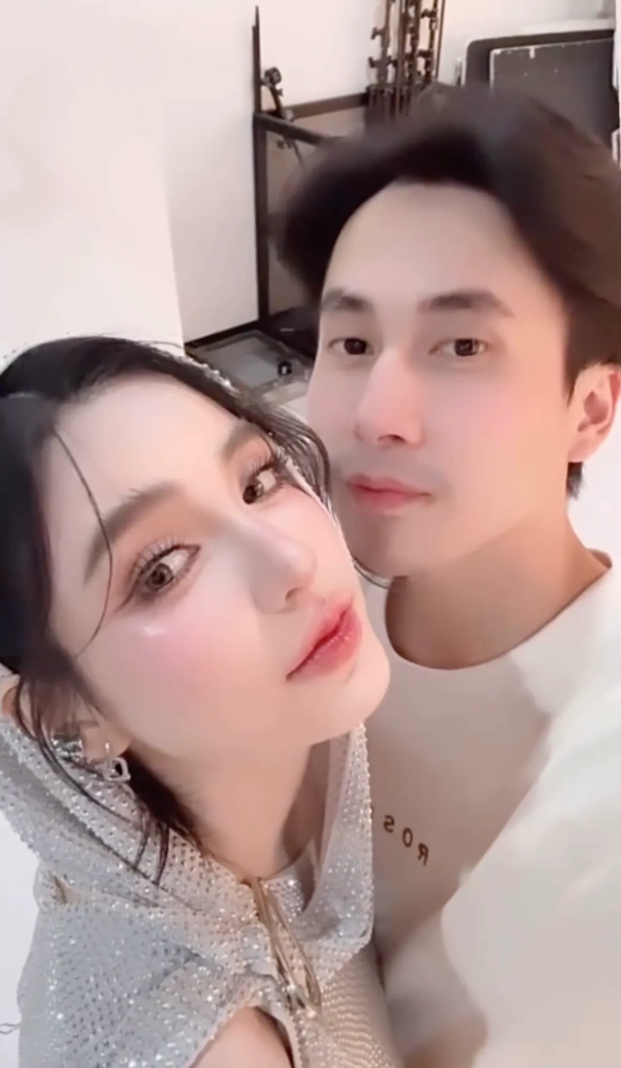 ขนม-หมอบุ๊ค คลั่งรัก โชว์หวานหนักมาก เจอมนุษย์ป้าแซะแรง ชาวเน็ตถล่มกลับ