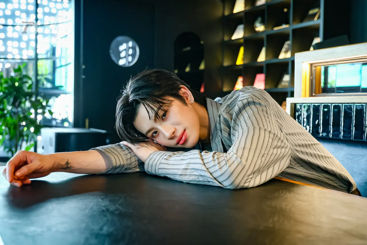 ไทแทน เปิดภาพหน้าจอมือถือสุดปังที่ได้จาก ลิซ่า และที่มาของรอยสักบนตัว (คลิป)