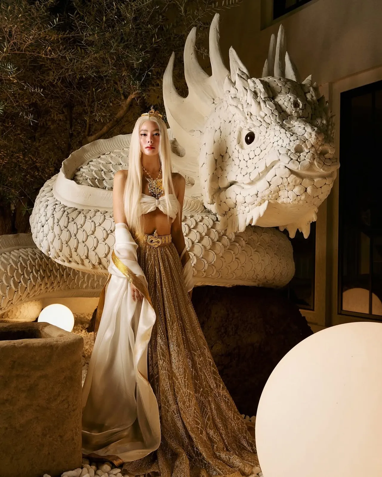 เจนี่ ทำพิธีบวงสรวงองค์พญานาคสีขาว ตั้งในบ้านหลังใหม่ งดงามสุดอลังการ