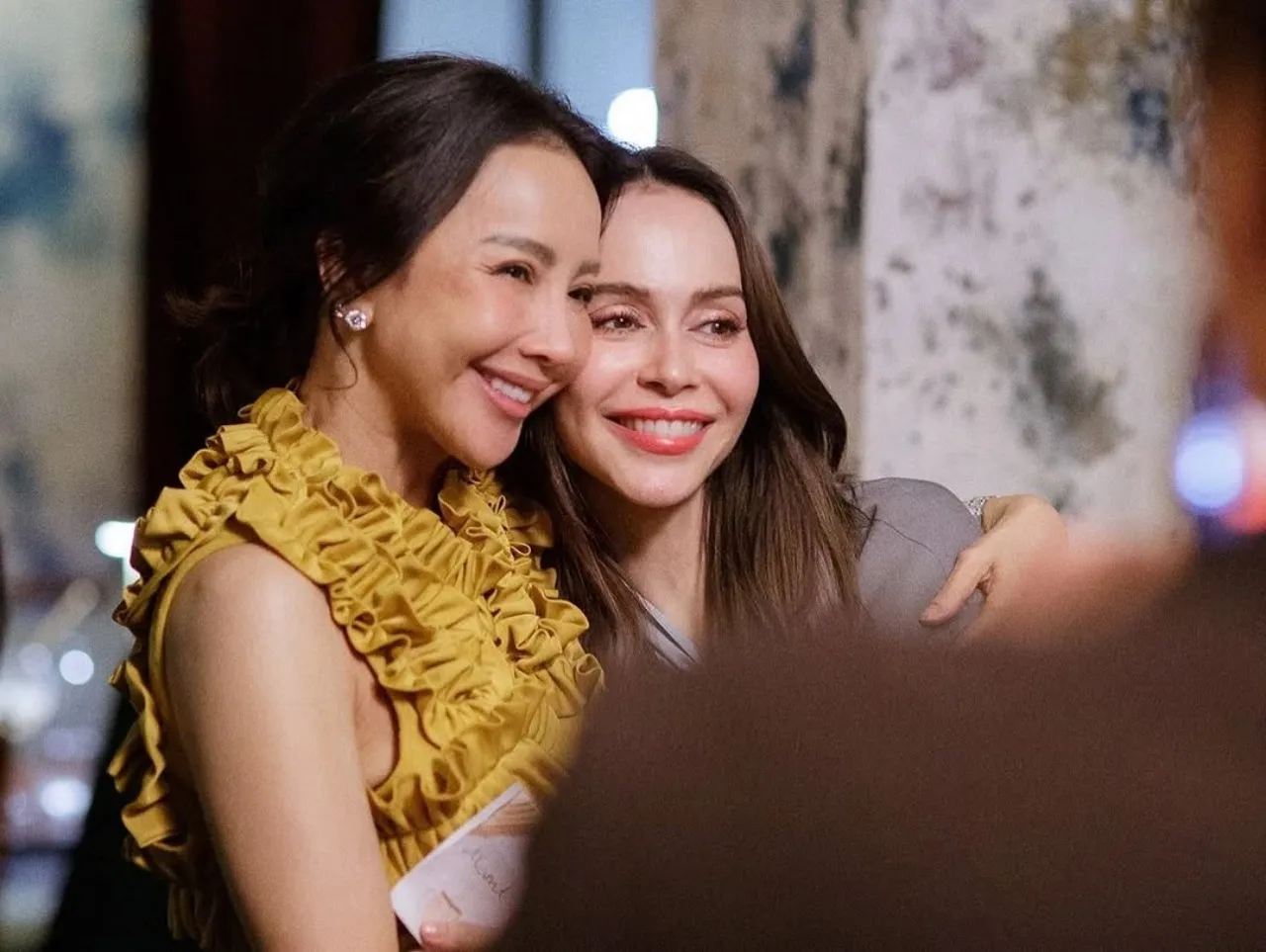 น้ำตาท่วมงาน นัท มีเรีย เจอเพื่อนทำเซอร์ไพรส์ ไม่คิดว่าจะมีคนรักมากขนาดนี้