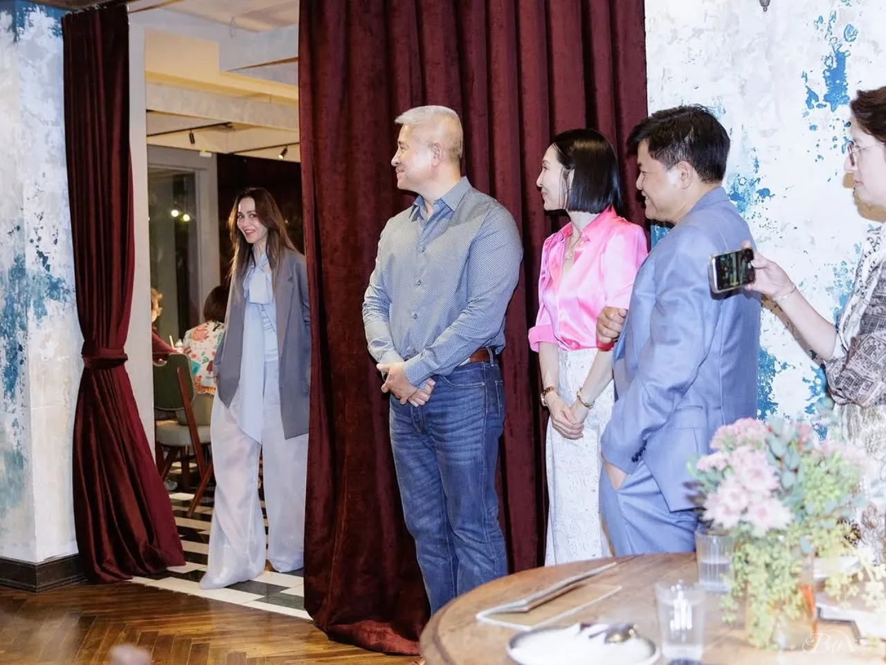 น้ำตาท่วมงาน นัท มีเรีย เจอเพื่อนทำเซอร์ไพรส์ ไม่คิดว่าจะมีคนรักมากขนาดนี้