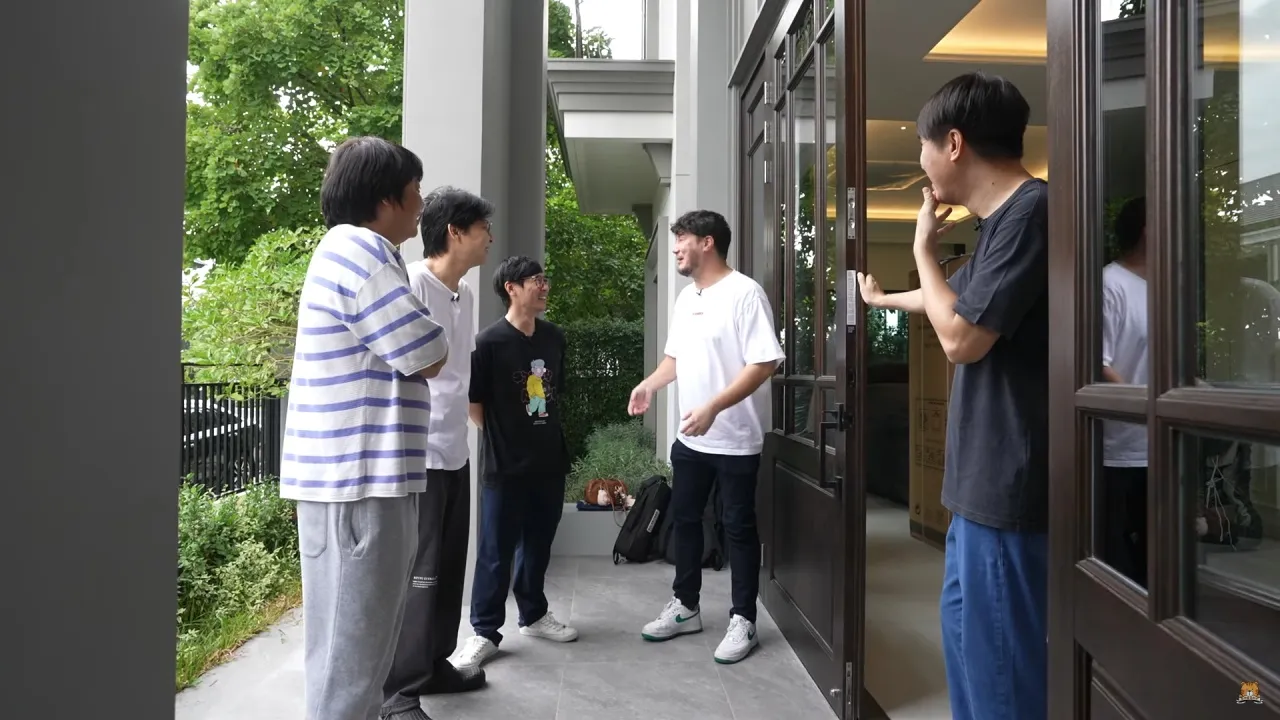 เปิดบ้านหลังใหญ่ของ สเตฟาน เผยเหตุผลที่แยกห้องนอนกับแฟนสาว จะได้ไม่ต้องทะเลาะกัน