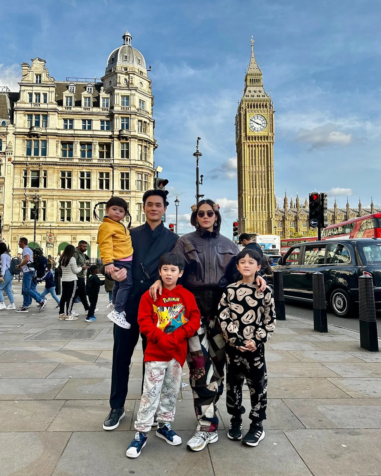 แม่ชมพู่ อุ้ม น้องเกล วิ่งลงจากชั้น 47 ขณะเกิดแผ่นดินไหว พ่อน็อต ลงคลิปเด็กๆ ปลอดภัยดี