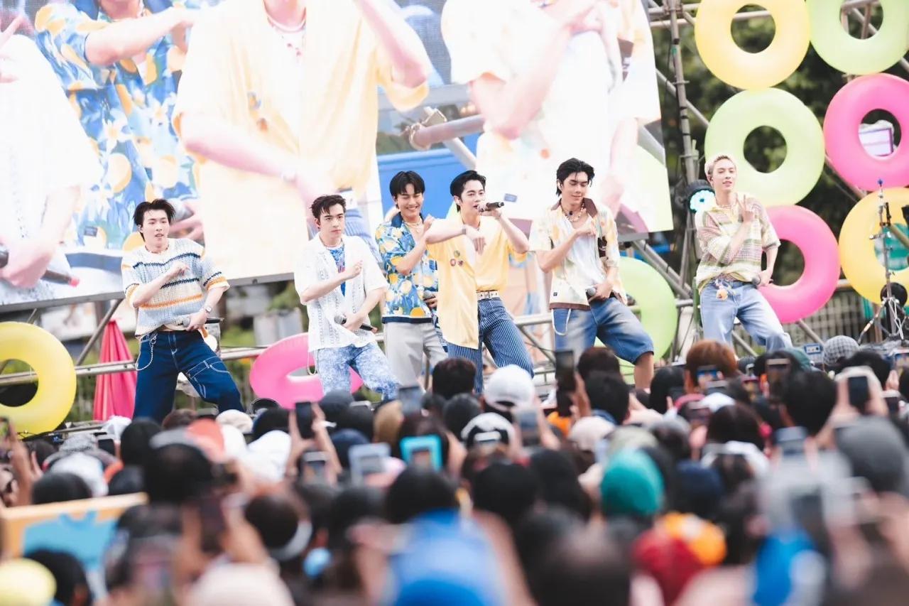 มันส์สุดขีดกับฟรีคอนเสิร์ตจากศิลปินดังตลอด 3 วัน ปักหมุดแลนด์มาร์กสงกรานต์ เปียกฉ่ำลืมร้อน 