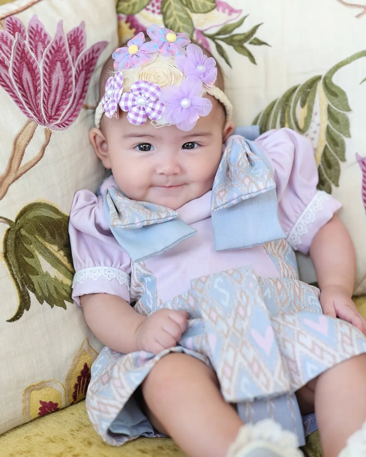 ศรีริต้า-กรณ์ ถ่ายภาพครอบครัววันสงกรานต์ น้องเรเน่ ยิ้มตาแป๋ว น่ารักมาก