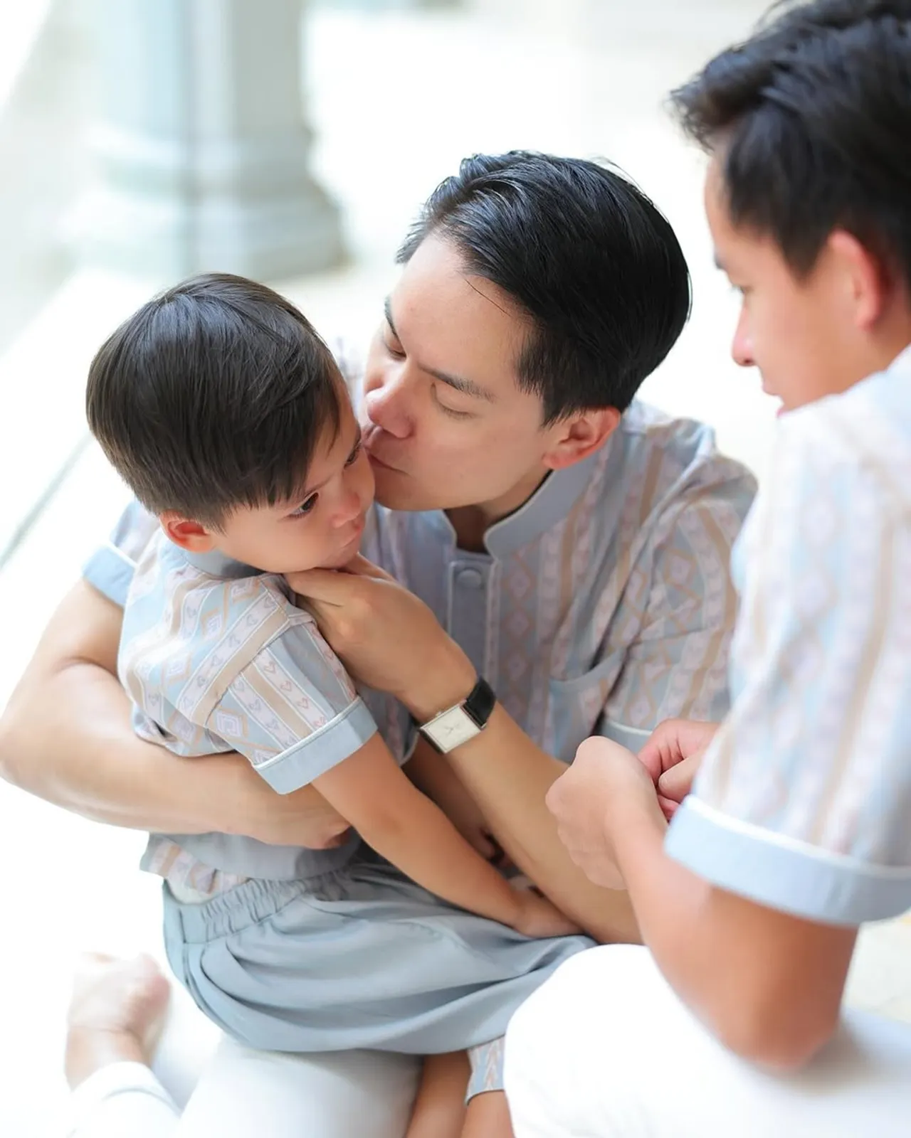 ศรีริต้า-กรณ์ ถ่ายภาพครอบครัววันสงกรานต์ น้องเรเน่ ยิ้มตาแป๋ว น่ารักมาก