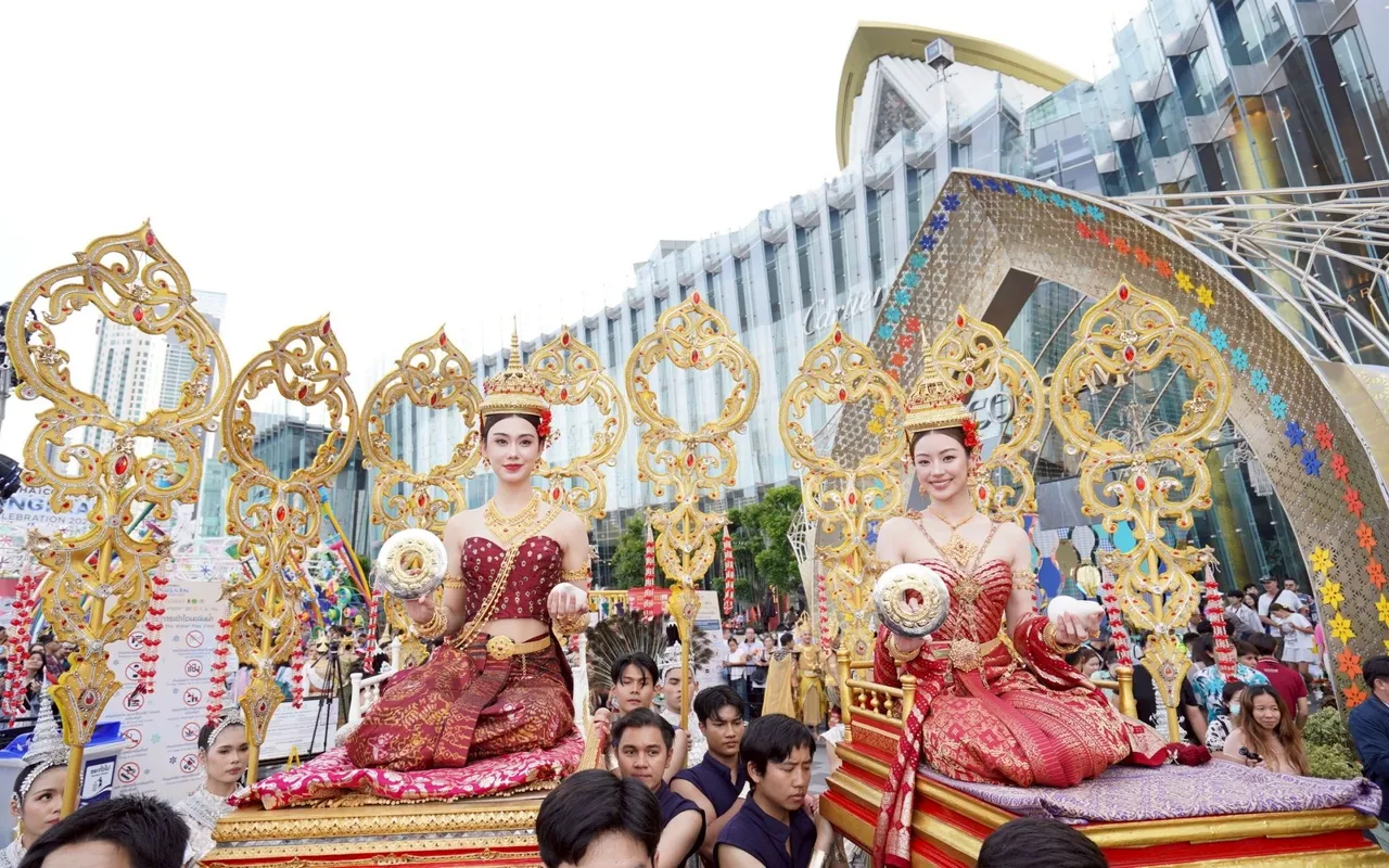 ลีน่า-หมิว จับคู่สวยหวาน แปลงโฉมเป็นนางสงกรานต์ สืบสานวัฒนธรรมประเพณีไทย