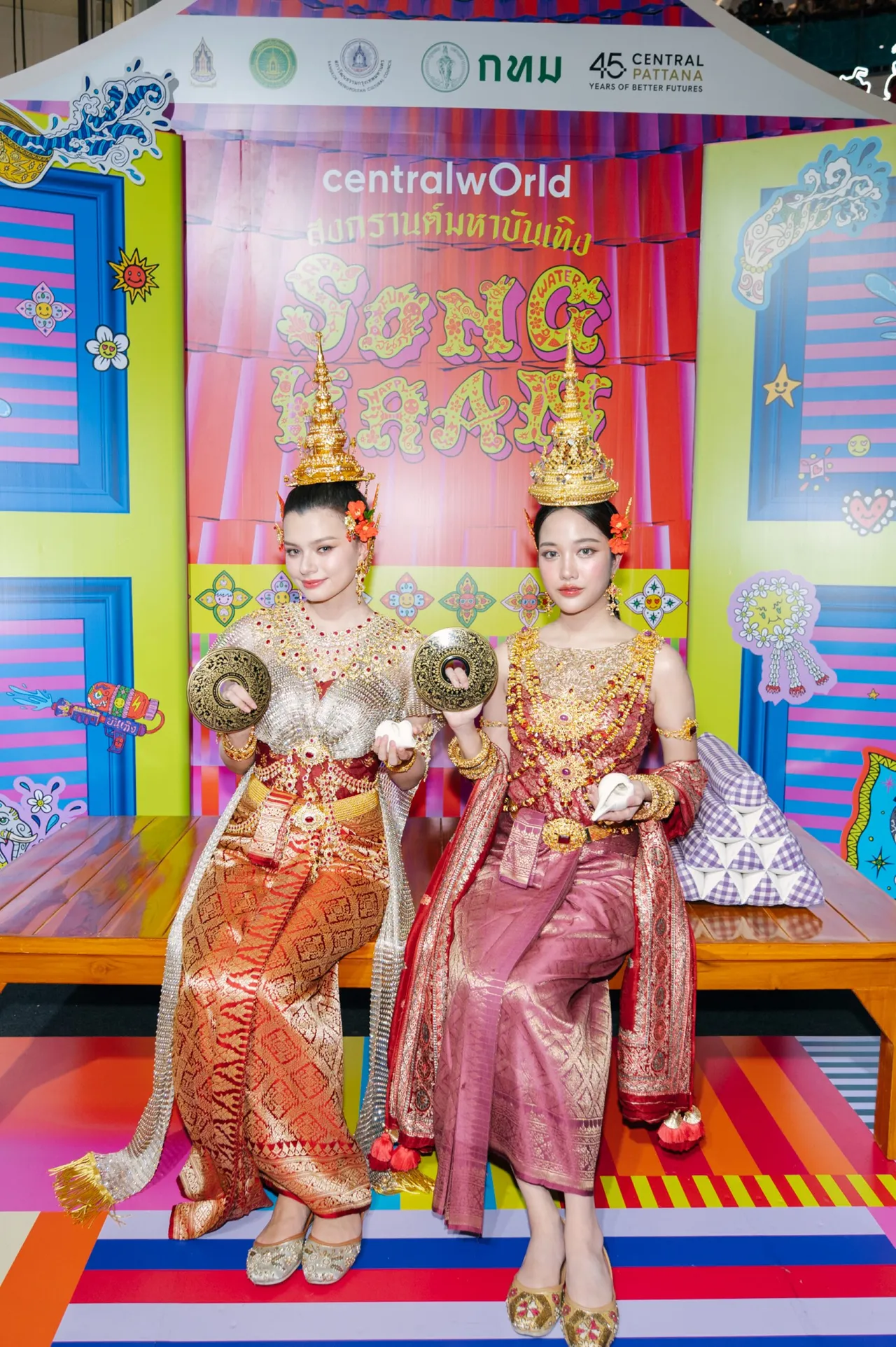 นางสงกรานต์จักรวาล วิกตอเรีย MU 2024 และนางสงกรานต์คู่ฮอตที่สุด ฟรีน-เบ็คกี้ สวยสะกดใจ