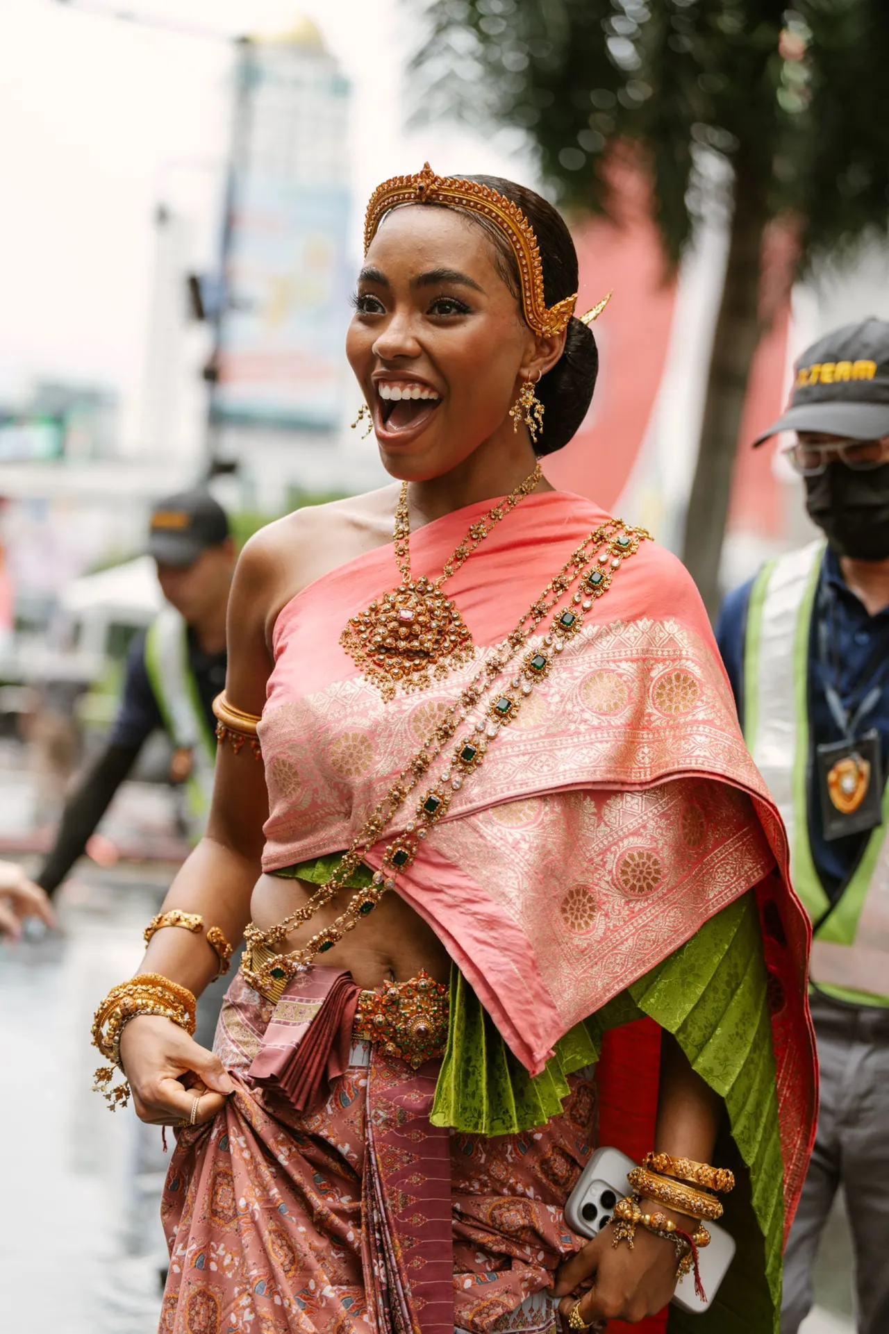 นางสงกรานต์จักรวาล วิกตอเรีย MU 2024 และนางสงกรานต์คู่ฮอตที่สุด ฟรีน-เบ็คกี้ สวยสะกดใจ