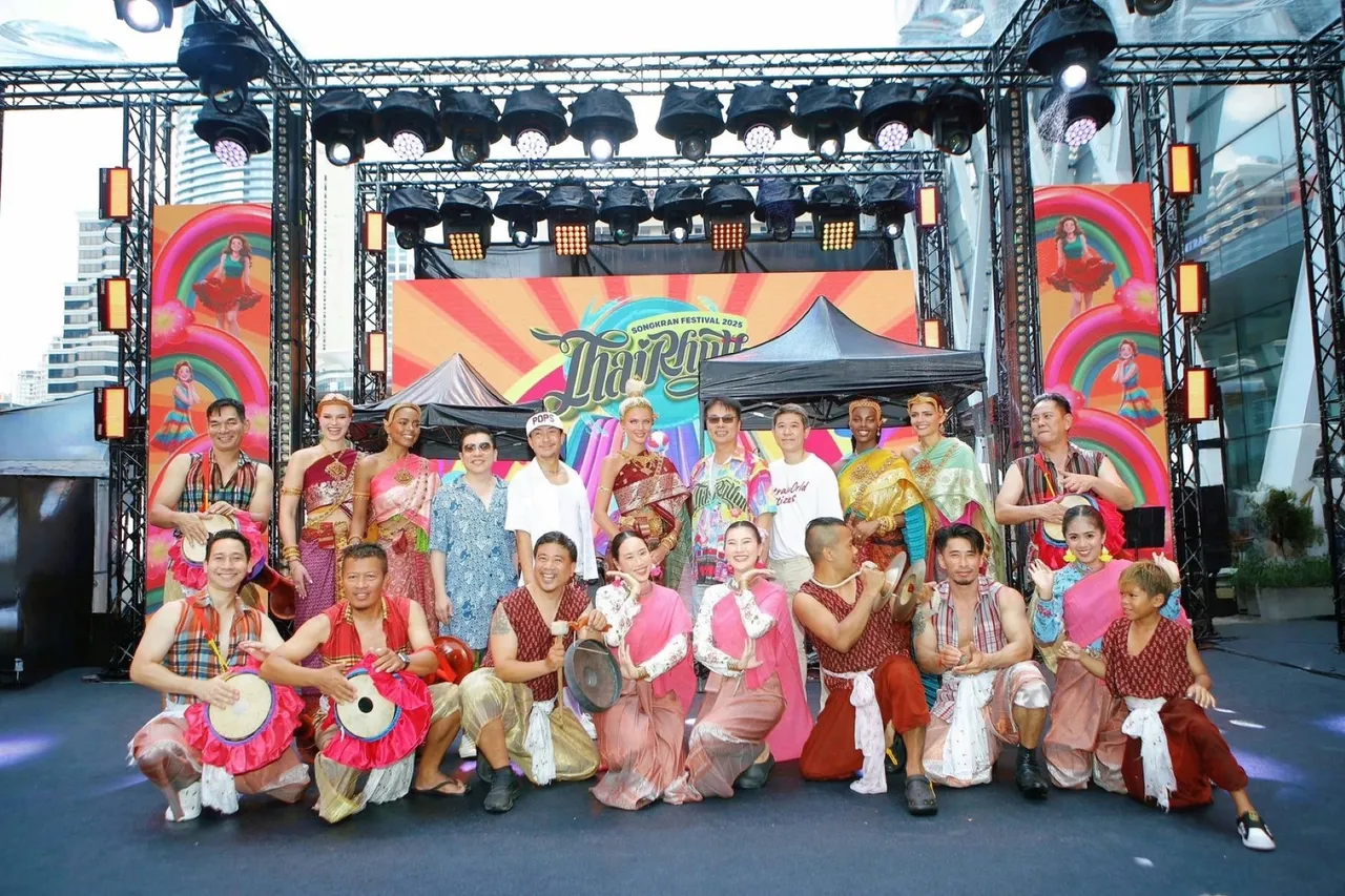 นางสงกรานต์จักรวาล วิกตอเรีย MU 2024 และนางสงกรานต์คู่ฮอตที่สุด ฟรีน-เบ็คกี้ สวยสะกดใจ