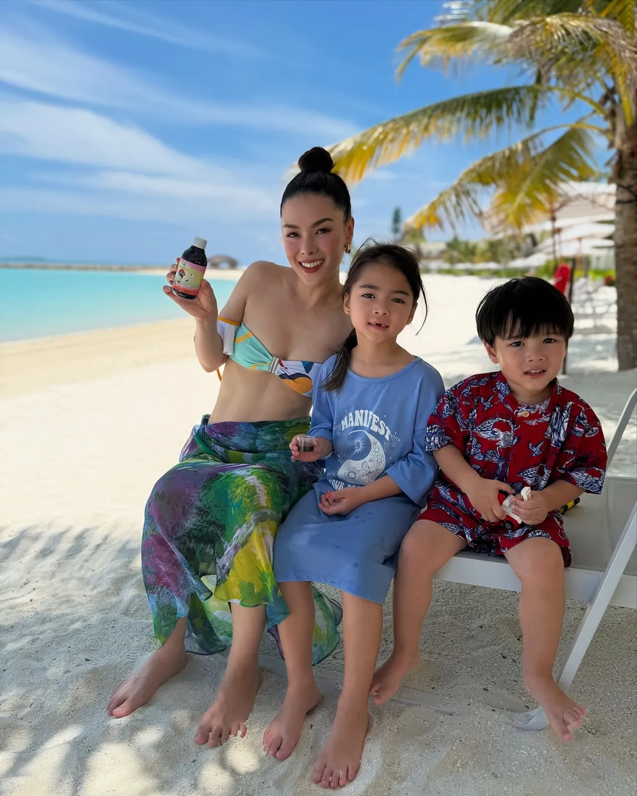 ลีเดีย ศรัณย์รัชต์ นุ่งชุดว่ายน้ำถ่ายรูปหน้ากระจก อวดหุ่นแซ่บคุณแม่ลูกสาม