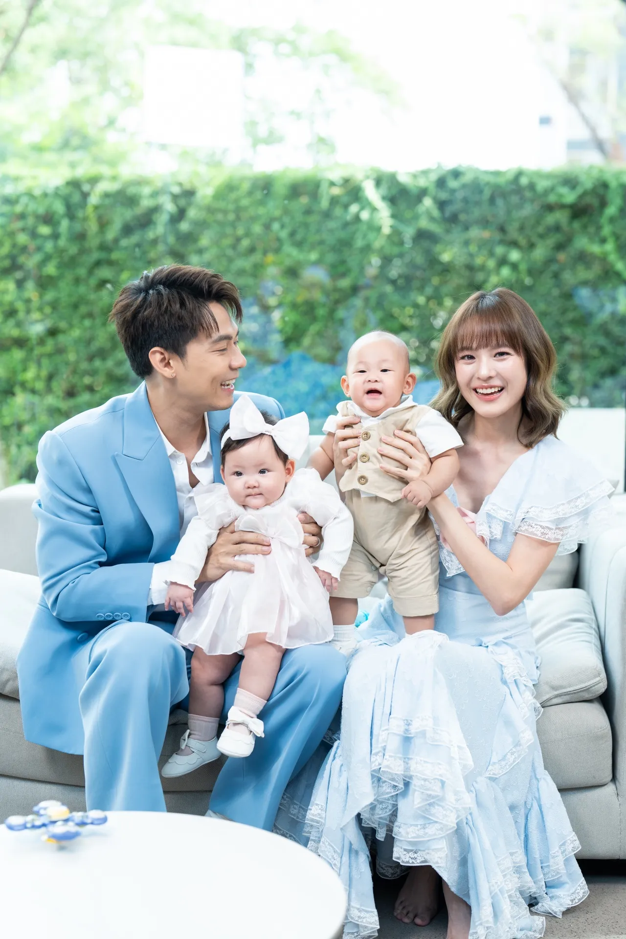 ส่องความน่ารัก น้องลิกก้า-น้องโรร่า ถ่ายแบบสุดคิ้วท์กับพ่อแดน แม่แพทตี้