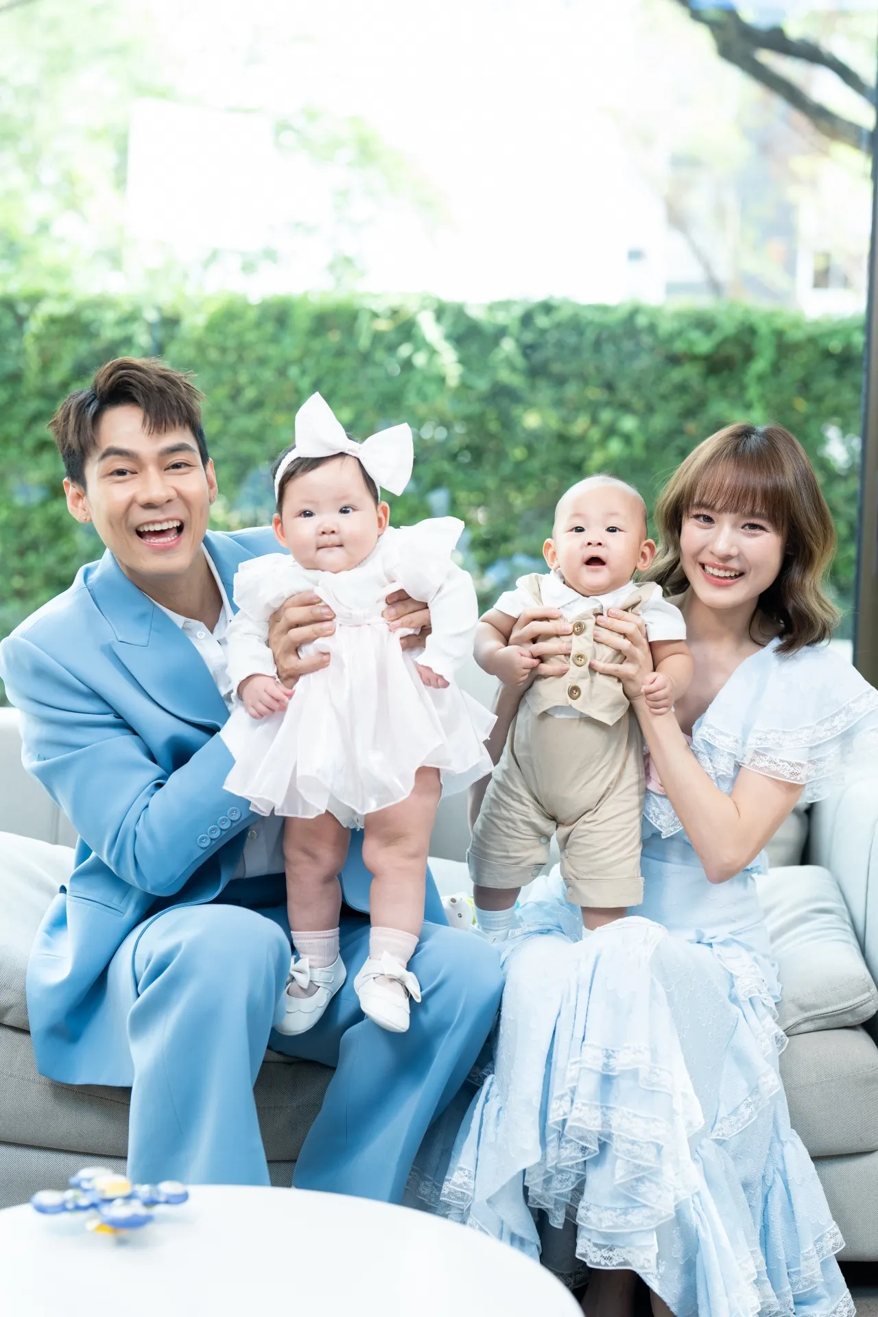 ส่องความน่ารัก น้องลิกก้า-น้องโรร่า ถ่ายแบบสุดคิ้วท์กับพ่อแดน แม่แพทตี้