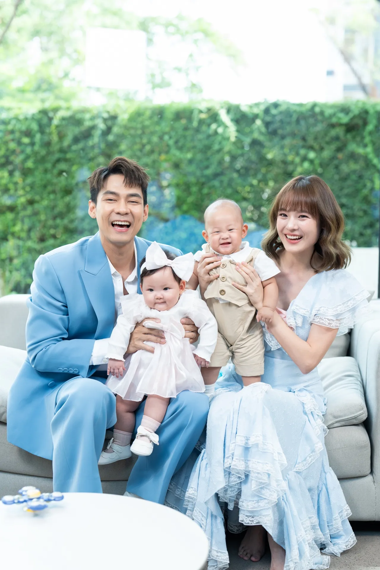 ส่องความน่ารัก น้องลิกก้า-น้องโรร่า ถ่ายแบบสุดคิ้วท์กับพ่อแดน แม่แพทตี้