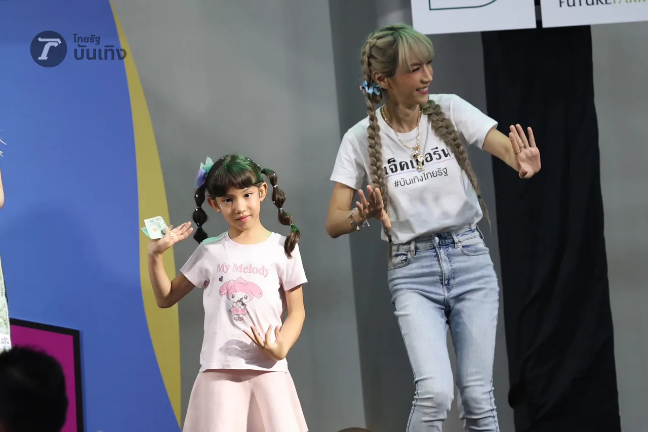 ระเบียบวาทะศิลป์ ยกทัพมามอบความสนุกสุดฟินให้แฟนๆ ในมินิคอนเสิร์ตที่งานไทยรัฐแฟร์