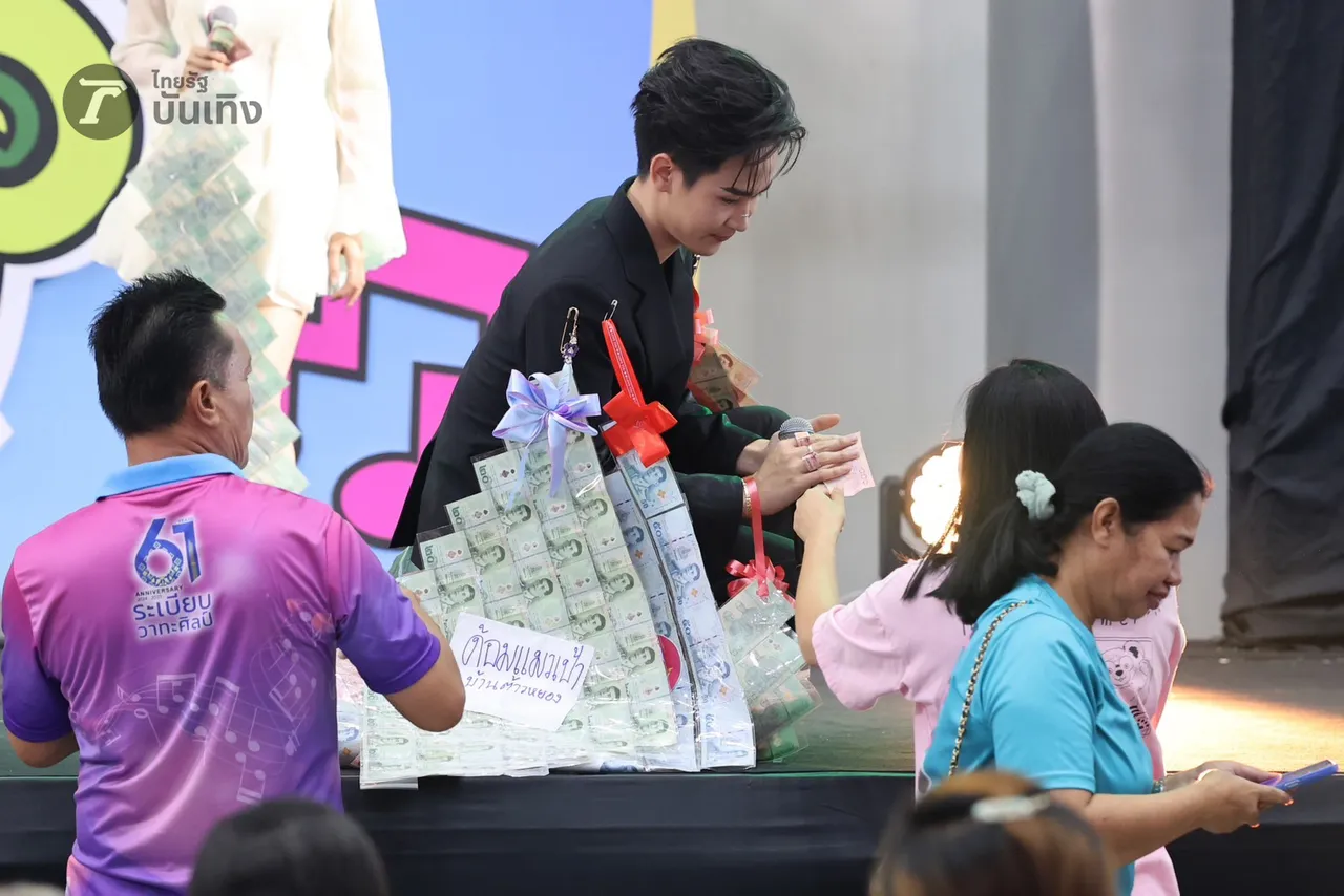 ระเบียบวาทะศิลป์ ยกทัพมามอบความสนุกสุดฟินให้แฟนๆ ในมินิคอนเสิร์ตที่งานไทยรัฐแฟร์