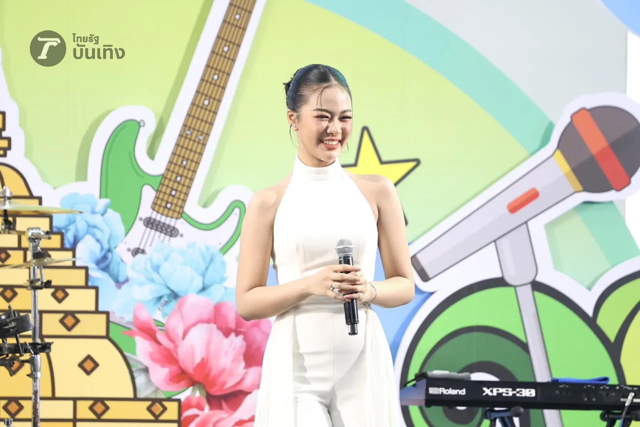 ยูกิ ไหทองคำ แจกความสดใส และเสียงเพลงเพราะๆ บรรดาแม่ๆ ม่วนจอยลุกฟ้อนหน้าเวที