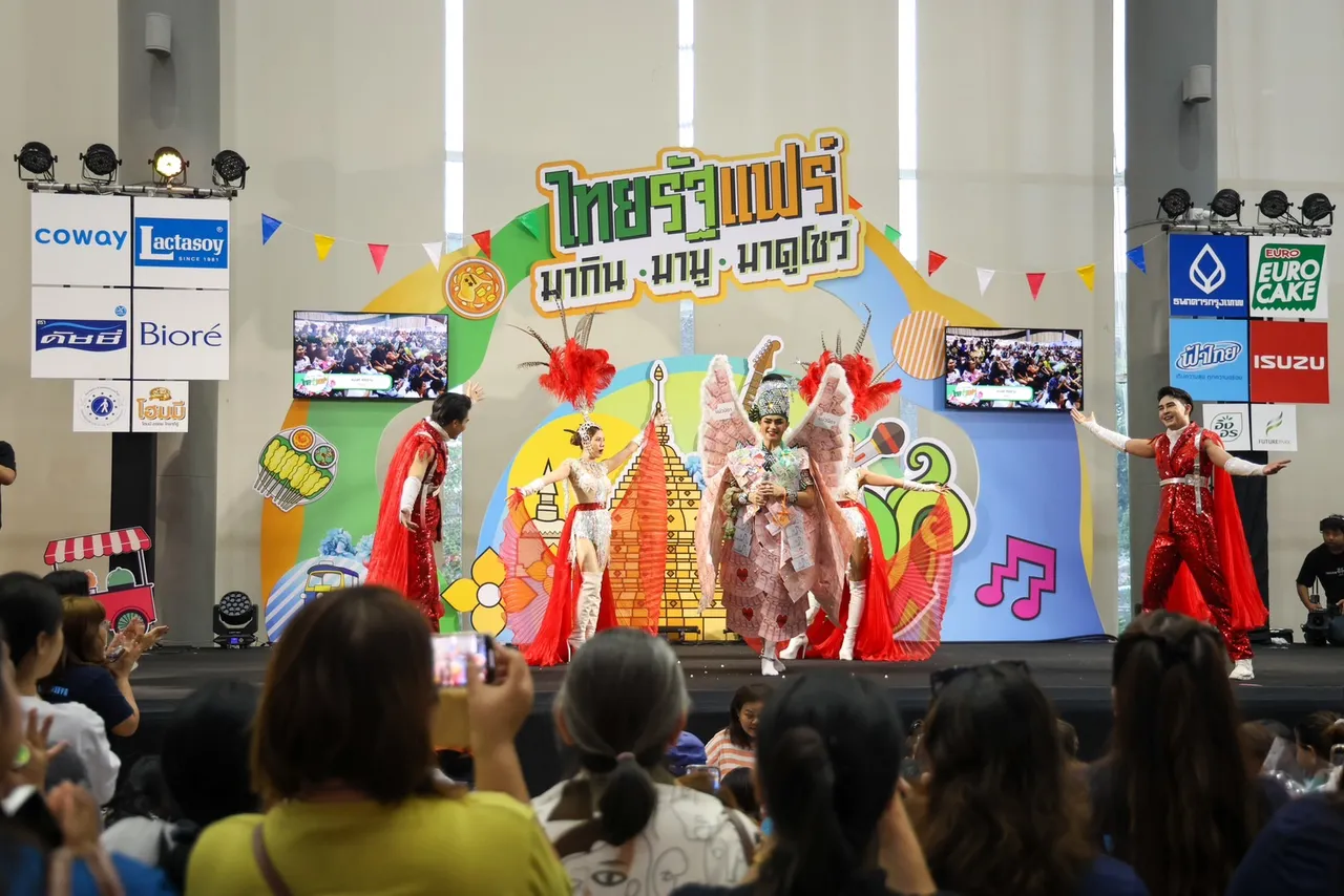 ศรราม น้ำเพชร เสิร์ฟความสนุกสุดฟินในงานไทยรัฐแฟร์ แฟนคลับสายเปย์จัดมาลัยให้แบบจุกๆ