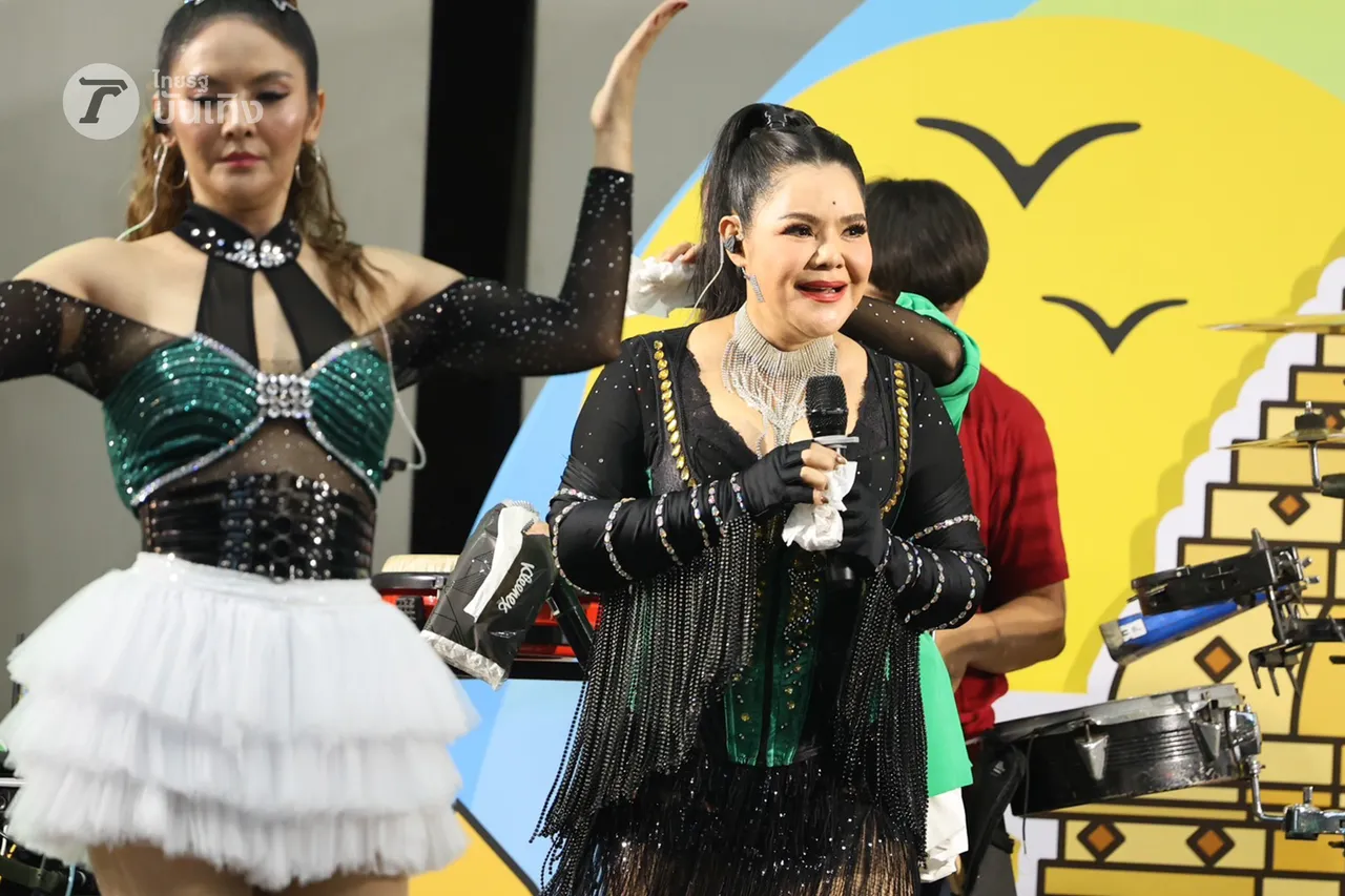 ฮาย อาภาพร จัดหนักไม่มีกั๊ก จับไมค์ร้องเพลงเสิร์ฟความสนุกในงานไทยรัฐแฟร์ 