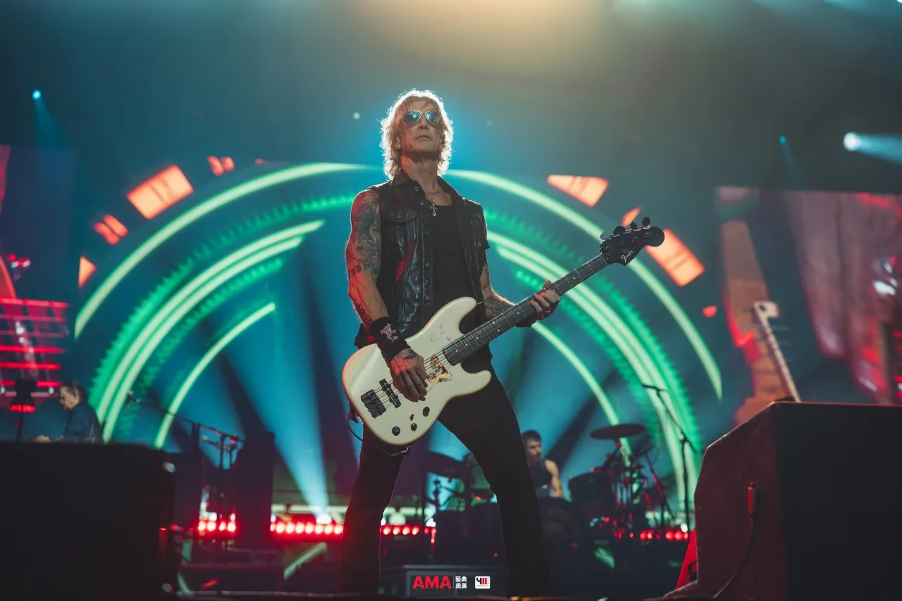 ชาวร็อกไม่ยอมพลาด รวมตัวแน่นธันเดอร์โดม-ต้อนรับตัวพ่อ กันส์ แอนด์ โรสเซส ชมโชว์สุดเดือด