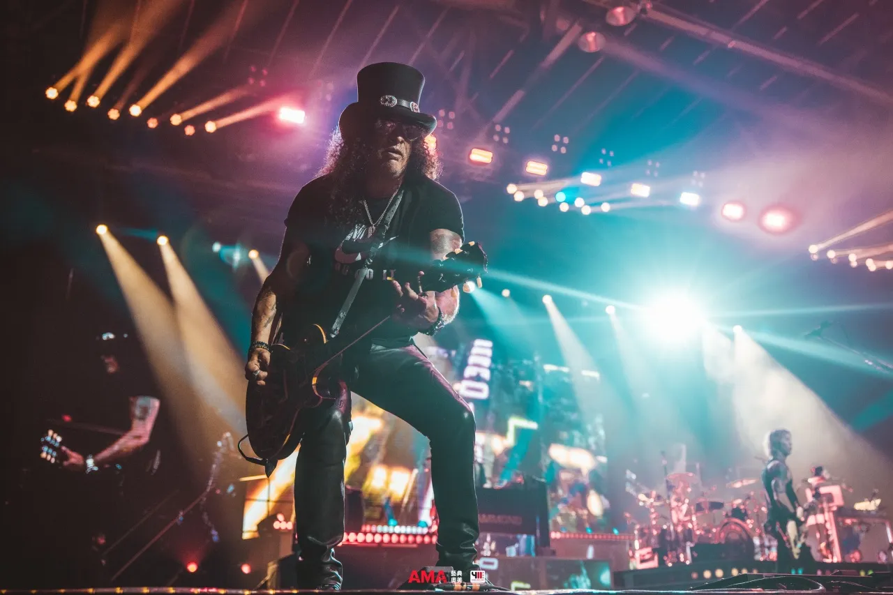 ชาวร็อกไม่ยอมพลาด รวมตัวแน่นธันเดอร์โดม-ต้อนรับตัวพ่อ กันส์ แอนด์ โรสเซส ชมโชว์สุดเดือด