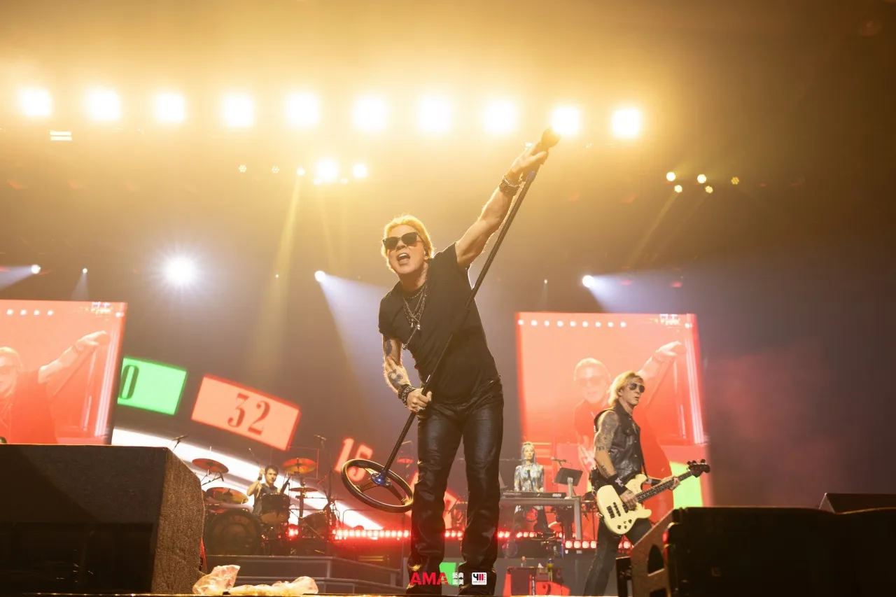 ชาวร็อกไม่ยอมพลาด รวมตัวแน่นธันเดอร์โดม-ต้อนรับตัวพ่อ กันส์ แอนด์ โรสเซส ชมโชว์สุดเดือด